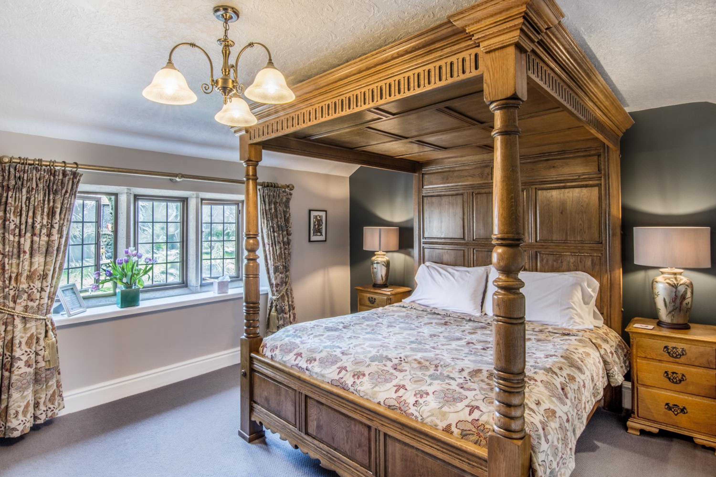 Old Hall Four Poster with Balcony photo 1