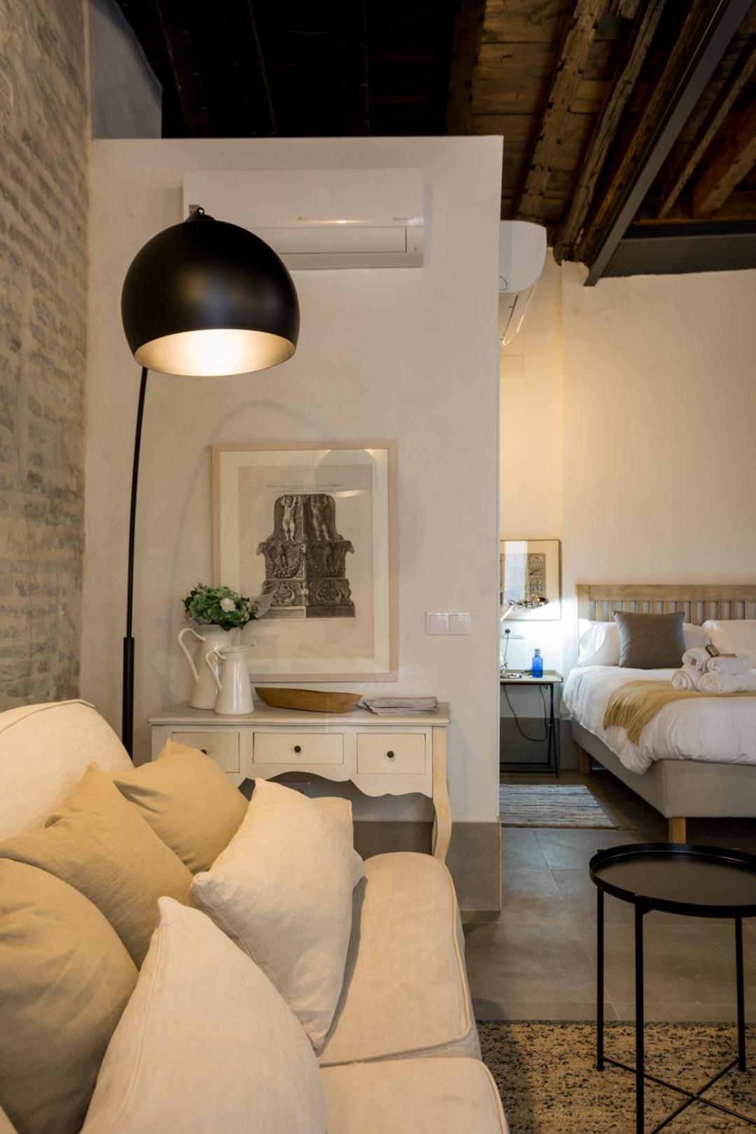 Studio Apartment - second floor - Photo 11