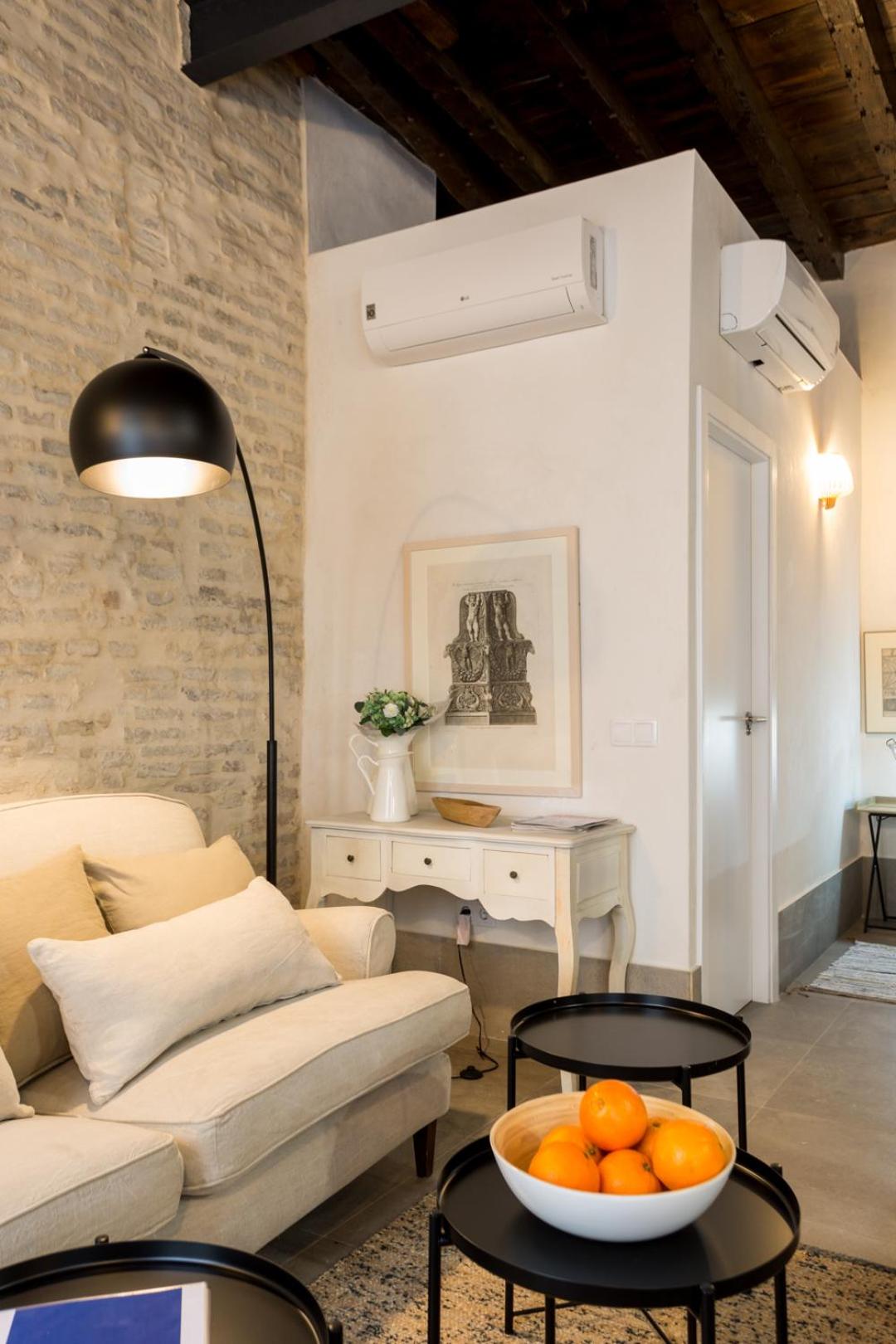 Studio Apartment - second floor - Photo 12