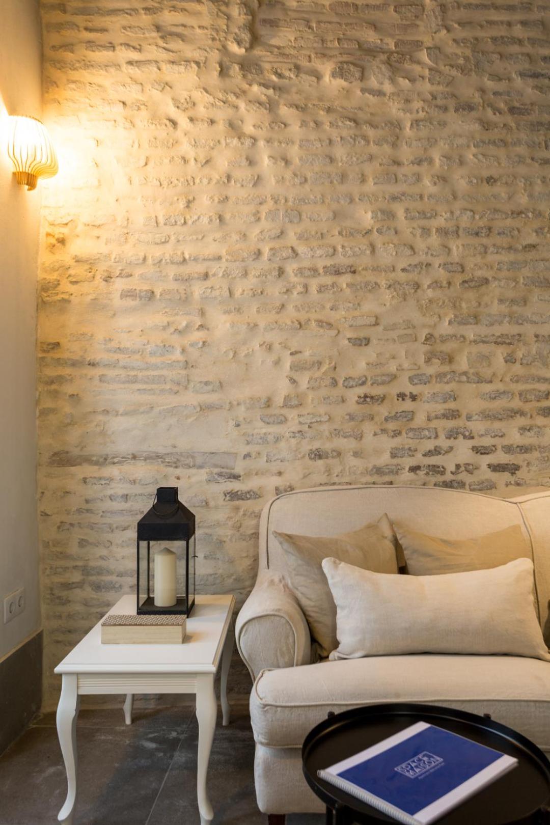 Studio Apartment - second floor - Photo 32