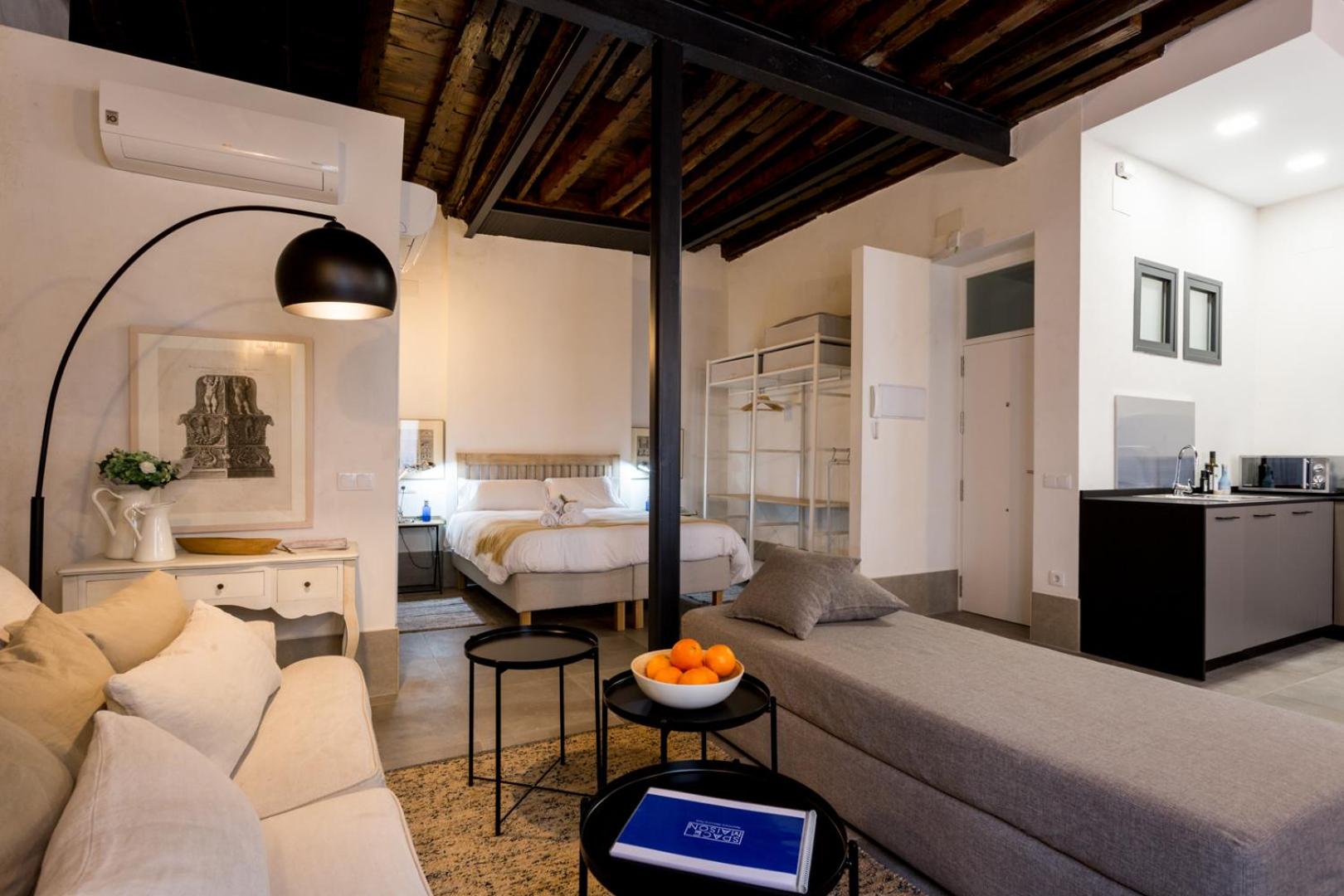 Studio Apartment - second floor - Photo 13