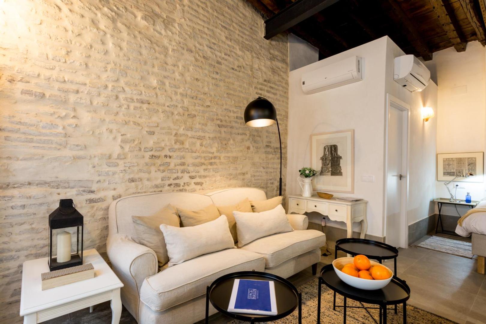 Studio Apartment - second floor - Photo 25