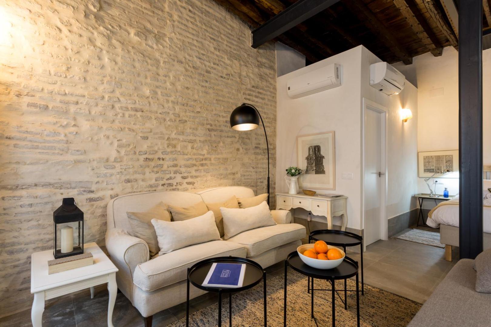Studio Apartment - second floor - Photo 33