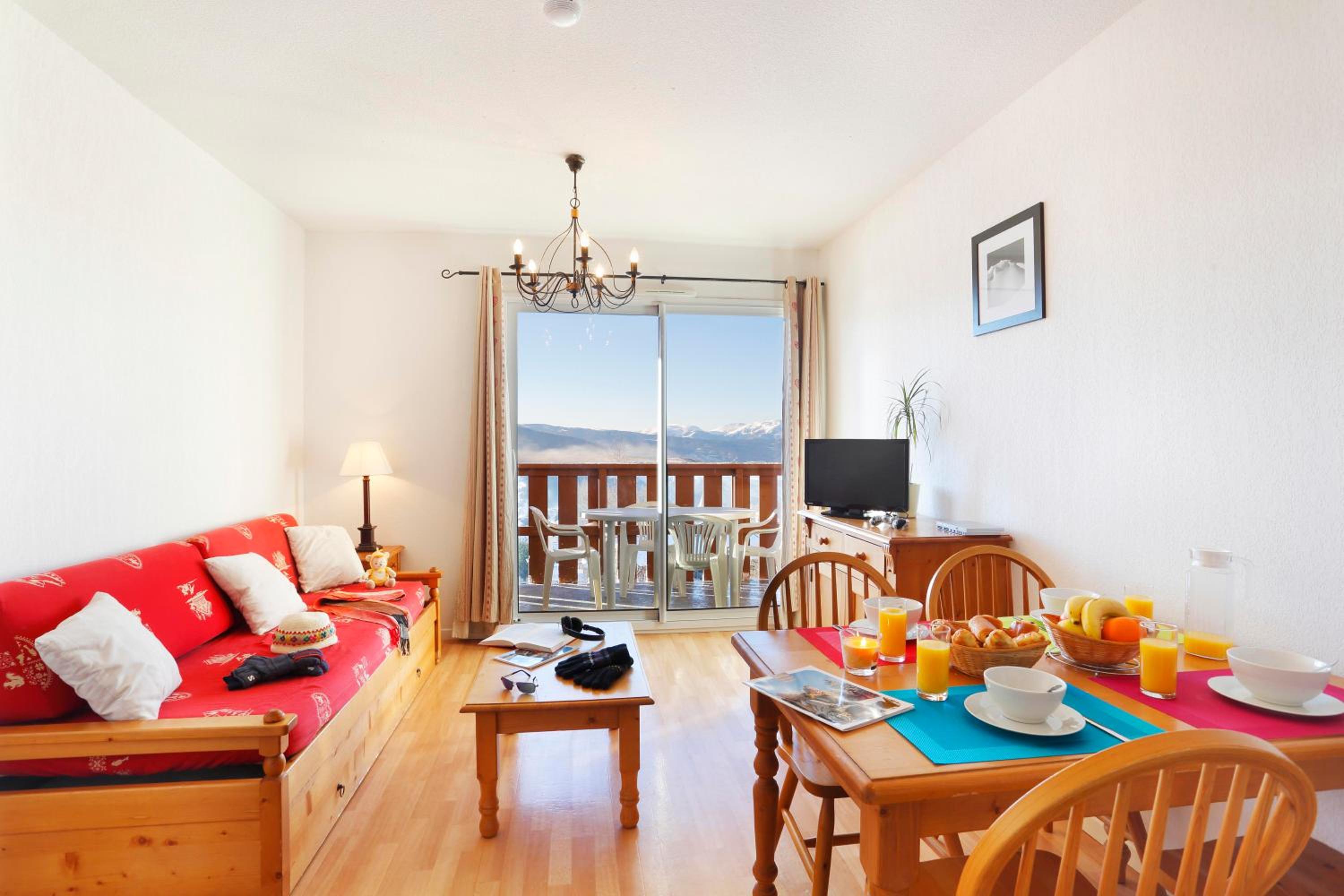 One-Bedroom Apartment photo 2