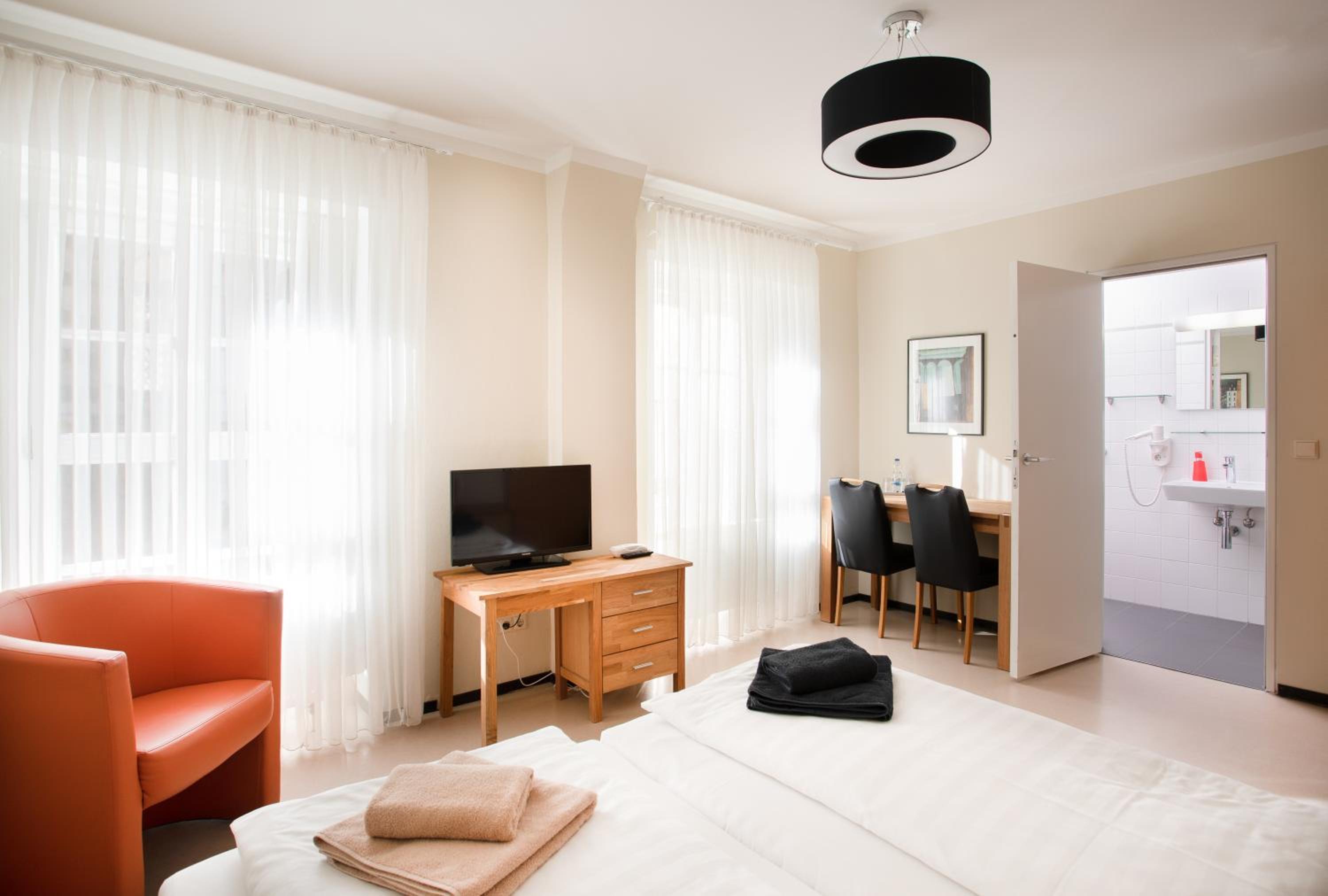 Double Room - Photo 7