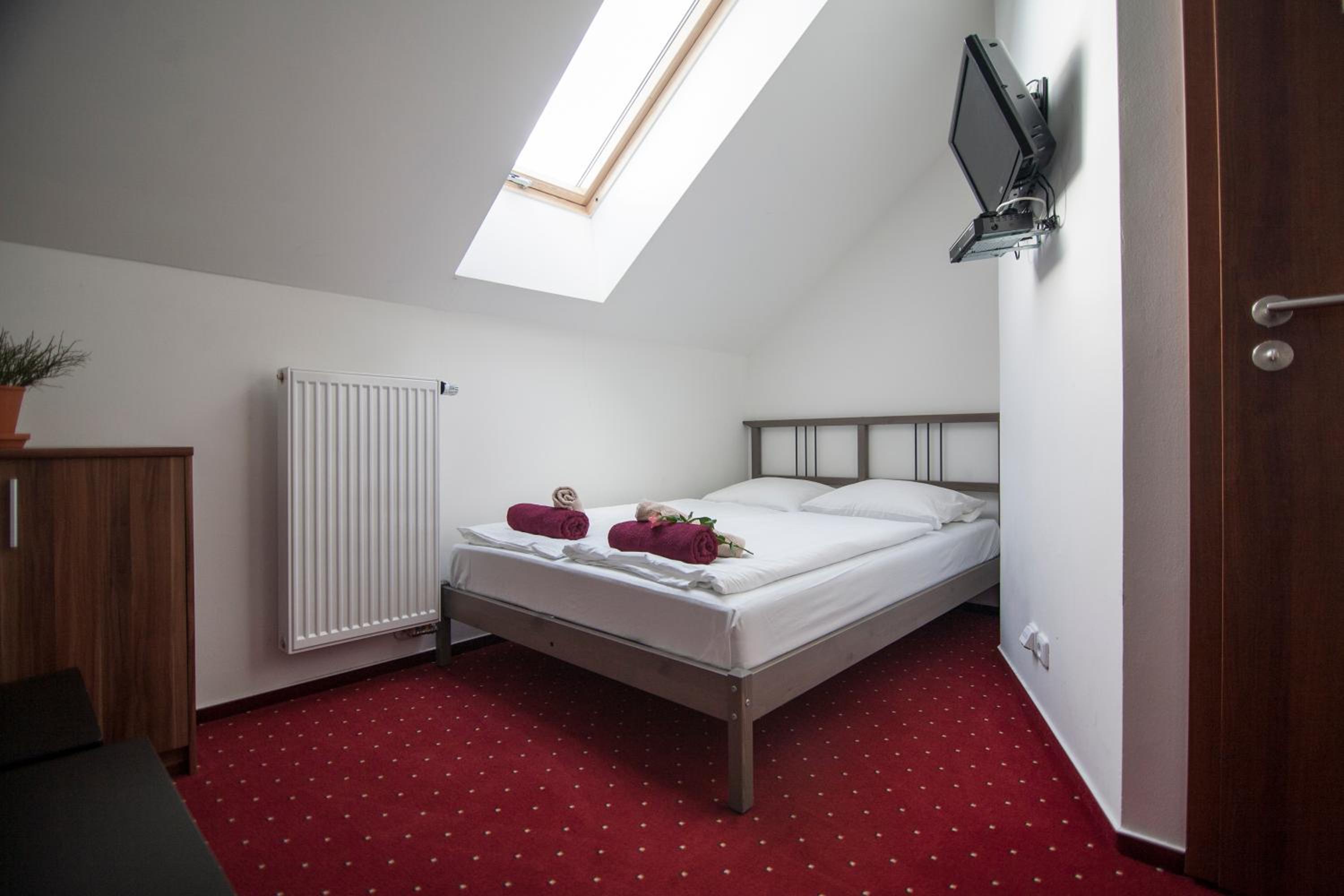 Double or Twin Room - Photo 1