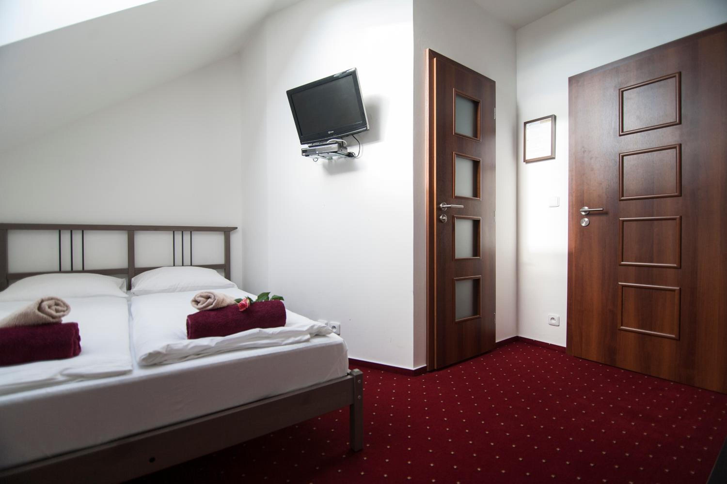 Double or Twin Room - Photo 2