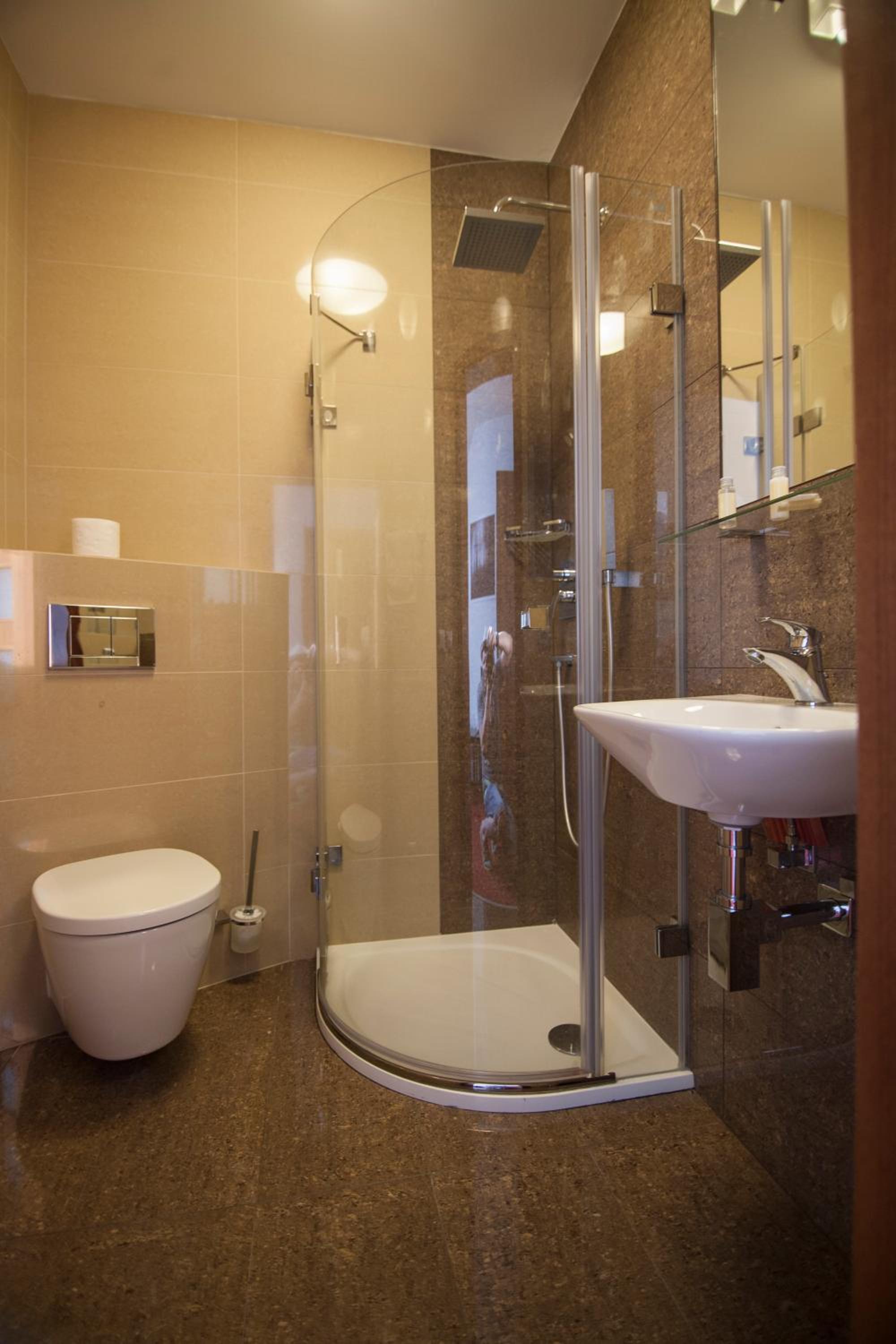 Double or Twin Room - Photo 3