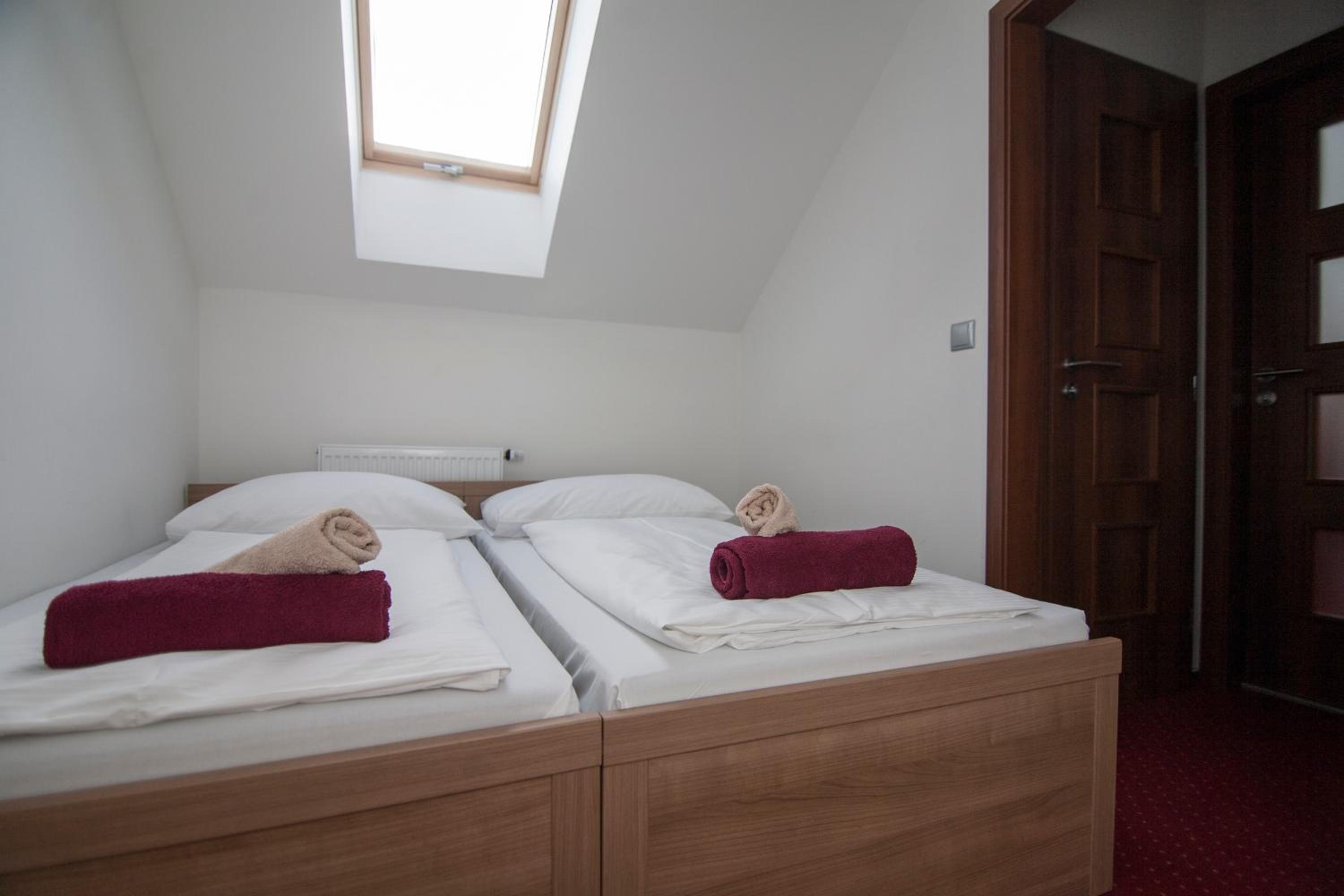 Double or Twin Room - Photo 4