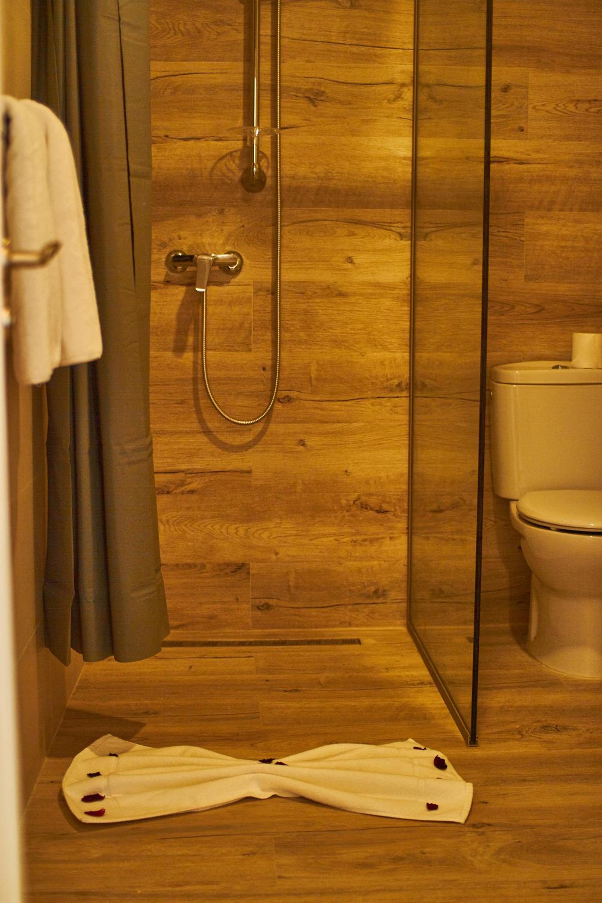 Double Room - Photo 10