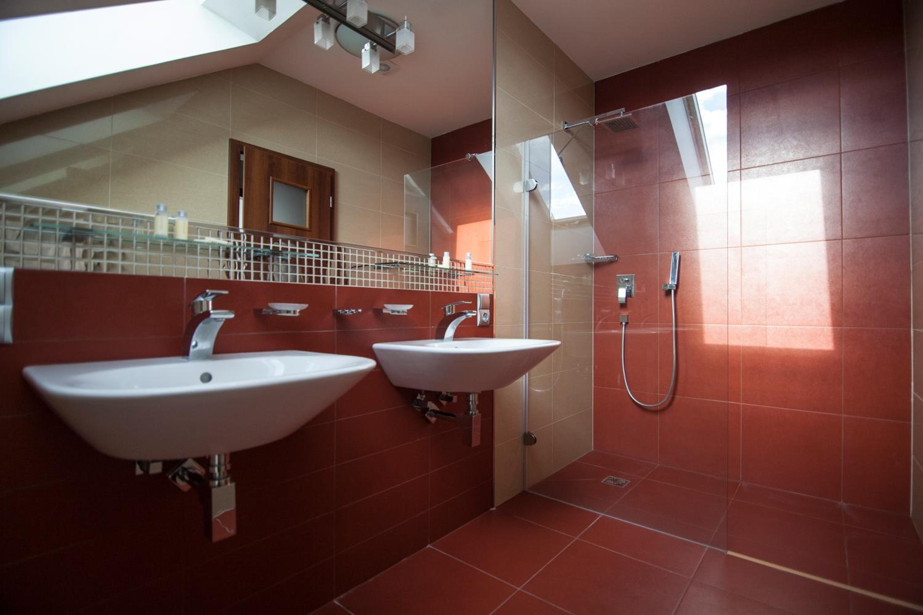 Double or Twin Room - Photo 6