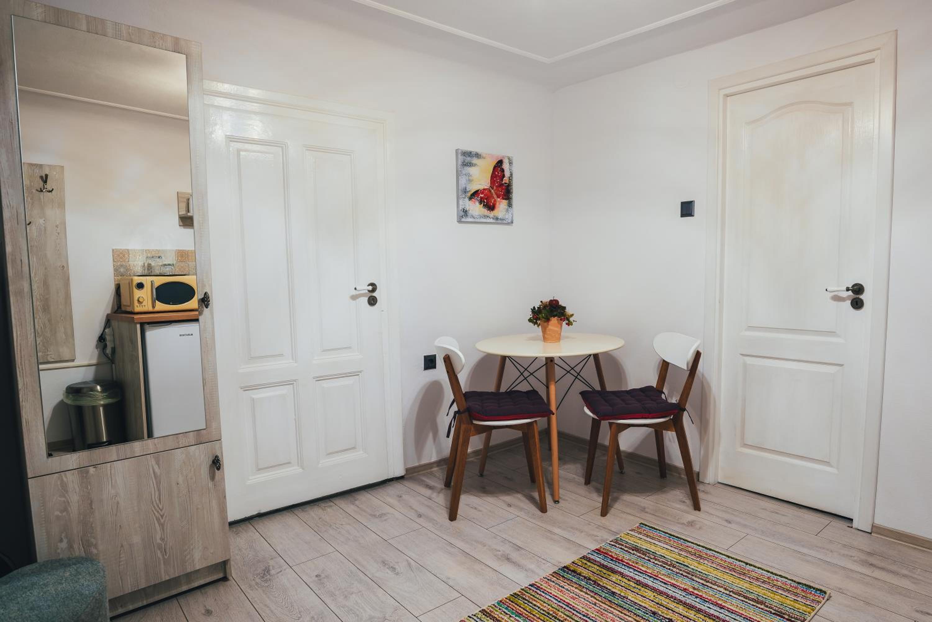 One-Bedroom Apartment - Photo 11
