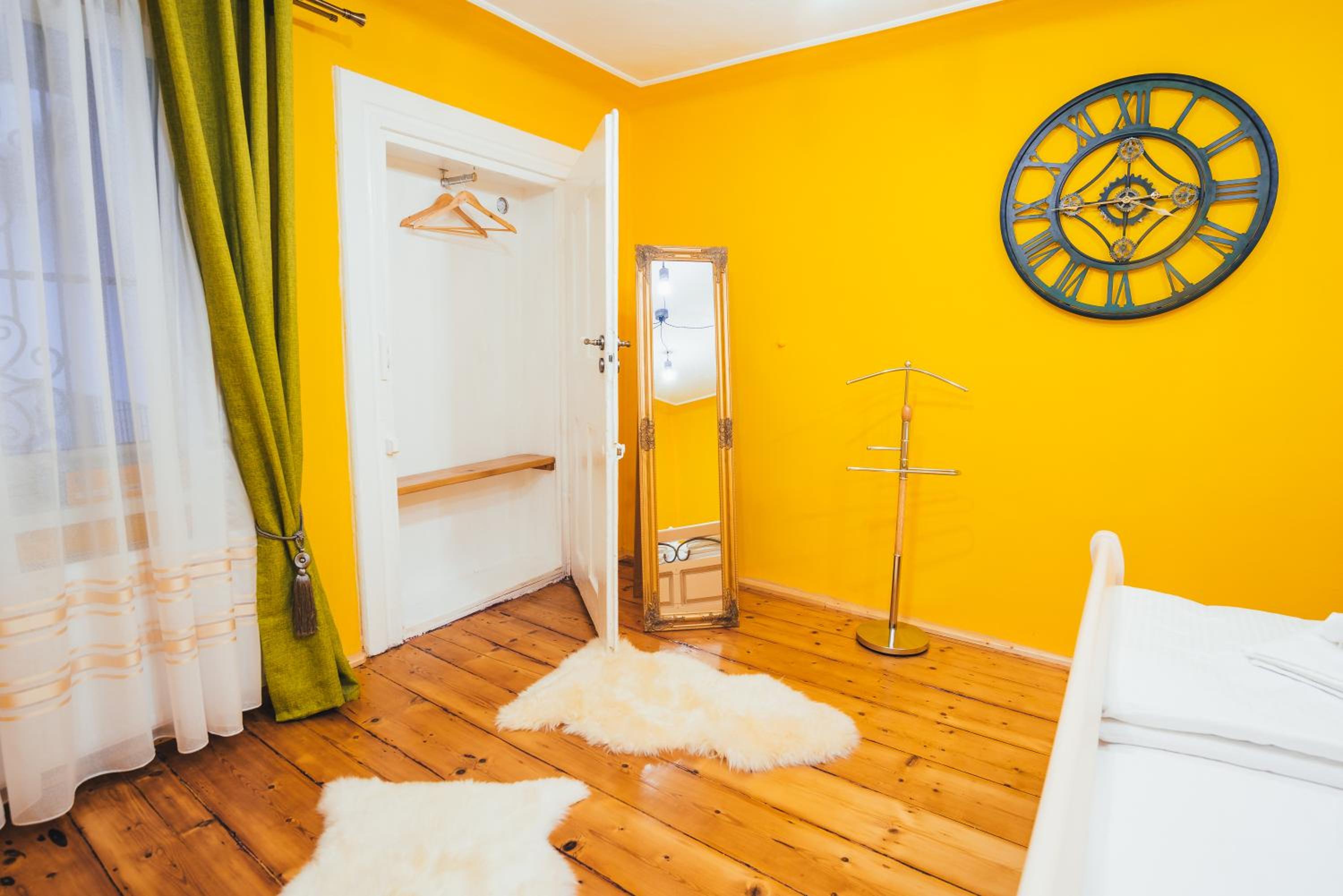 One-Bedroom Apartment - Photo 7