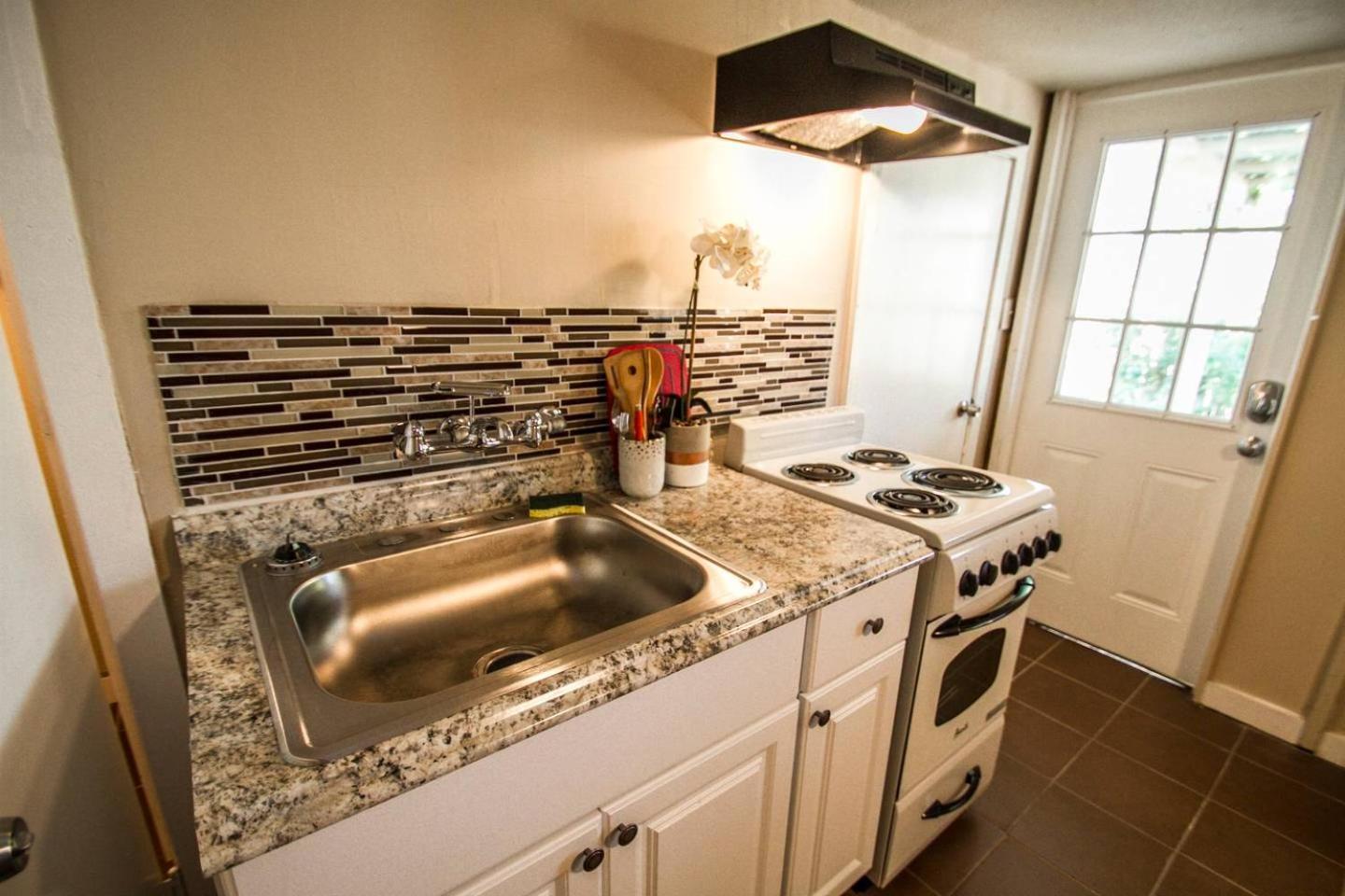 Studio Apartment - Photo 17