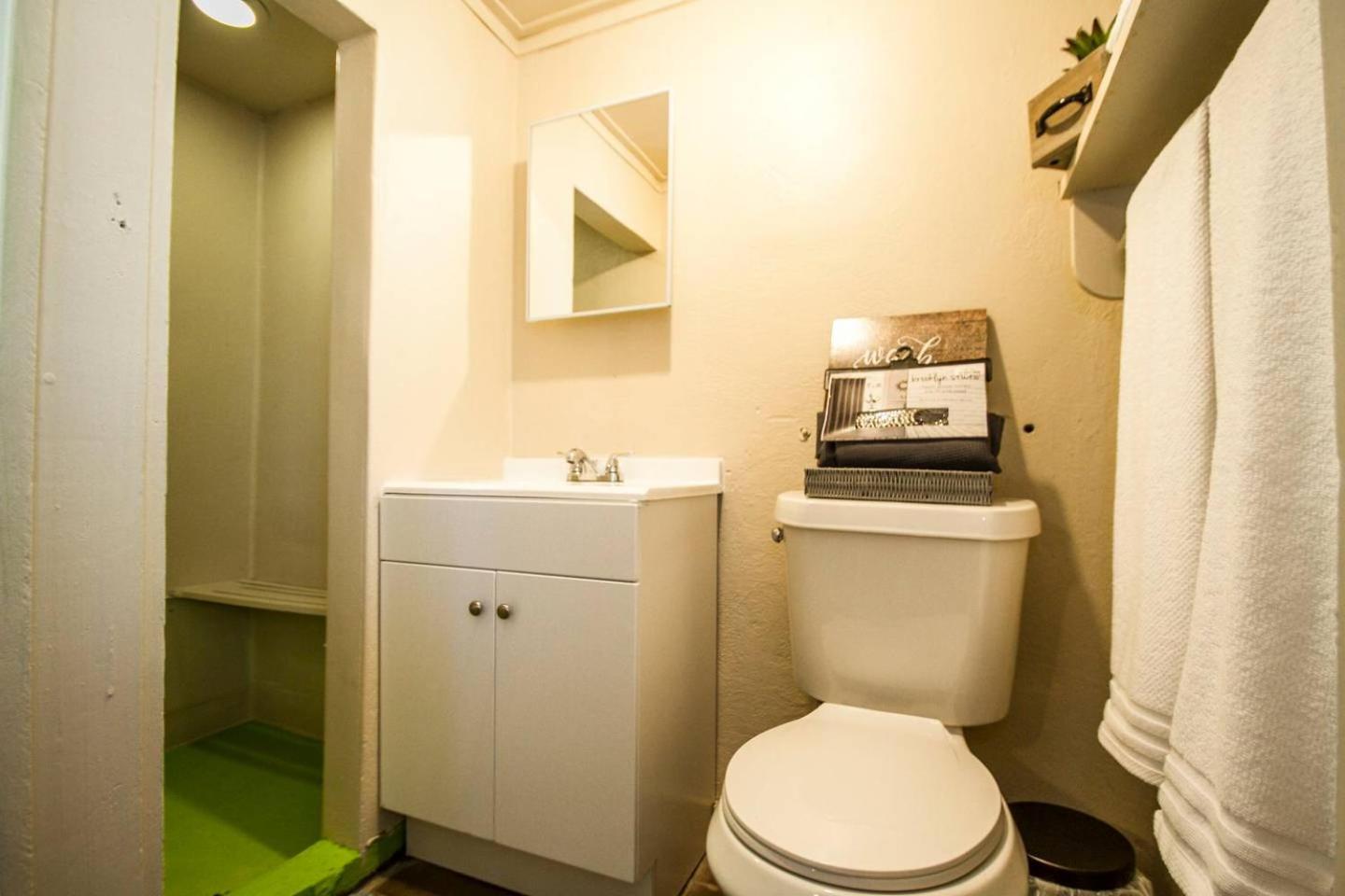 Studio Apartment - Photo 20