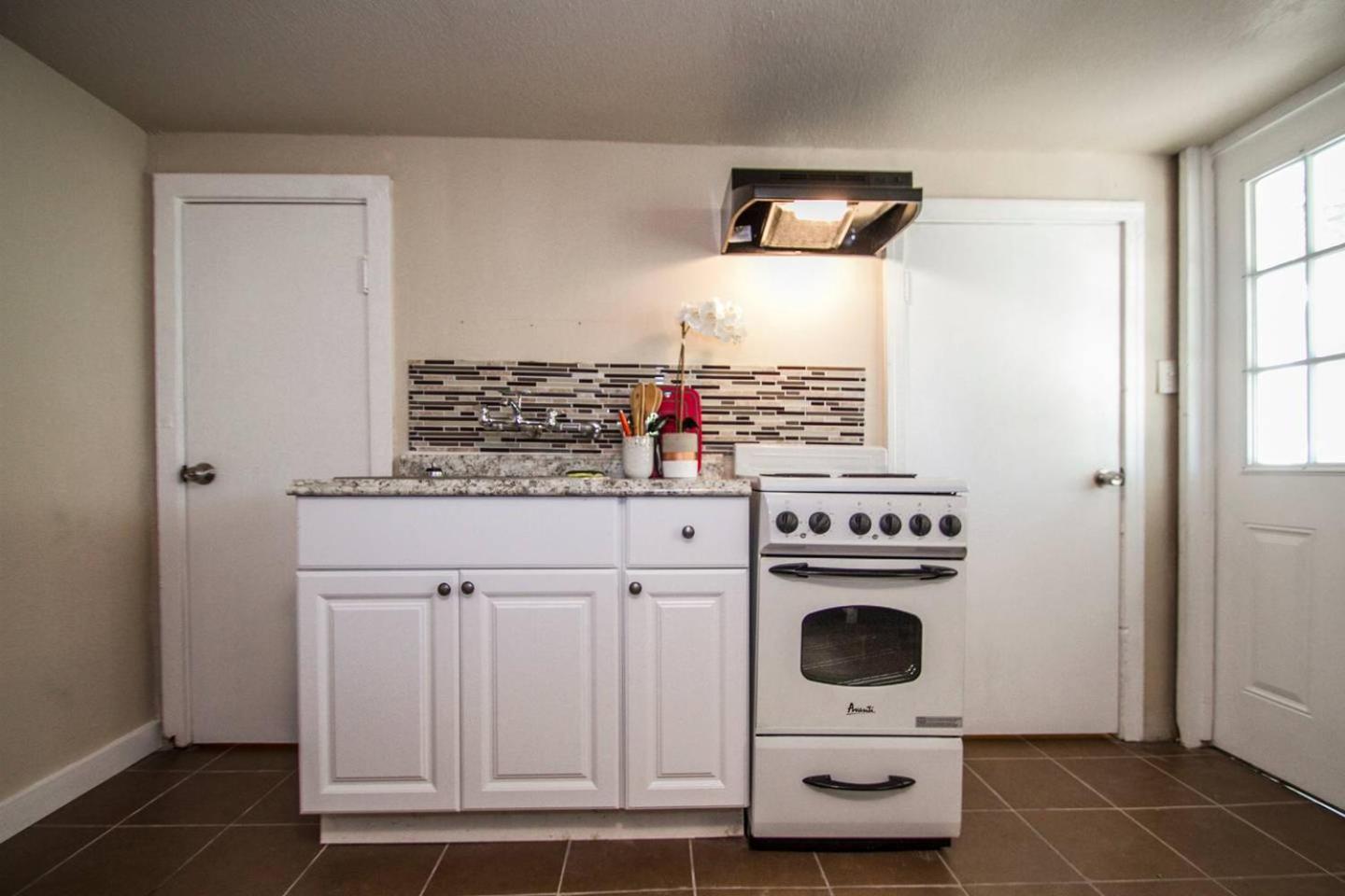 Studio Apartment - Photo 19