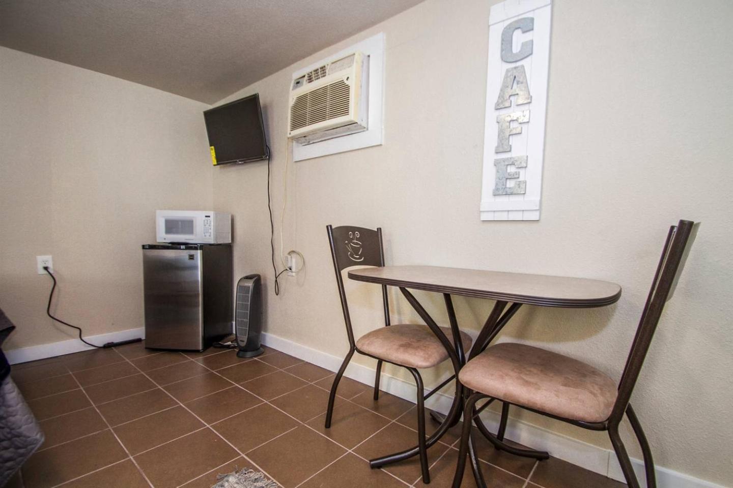 Studio Apartment - Photo 7