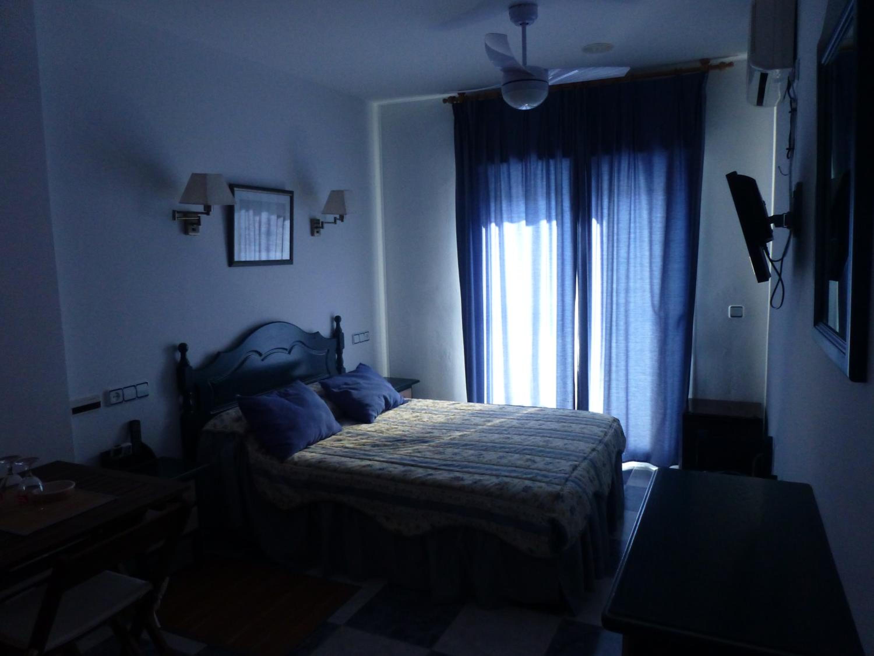 Double or Twin Room with Terrace - Photo 15