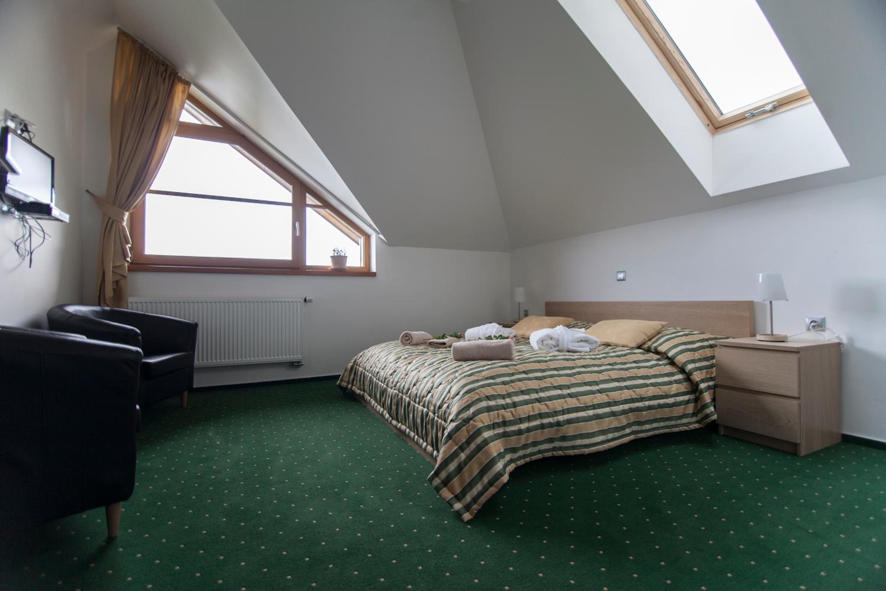 Deluxe Double or Twin Room - Photo 11