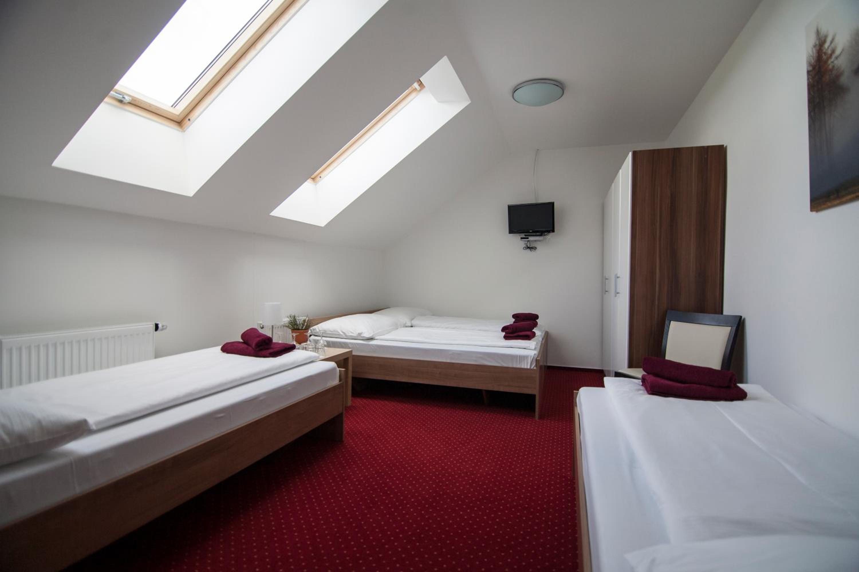 Quadruple Room - Photo 3
