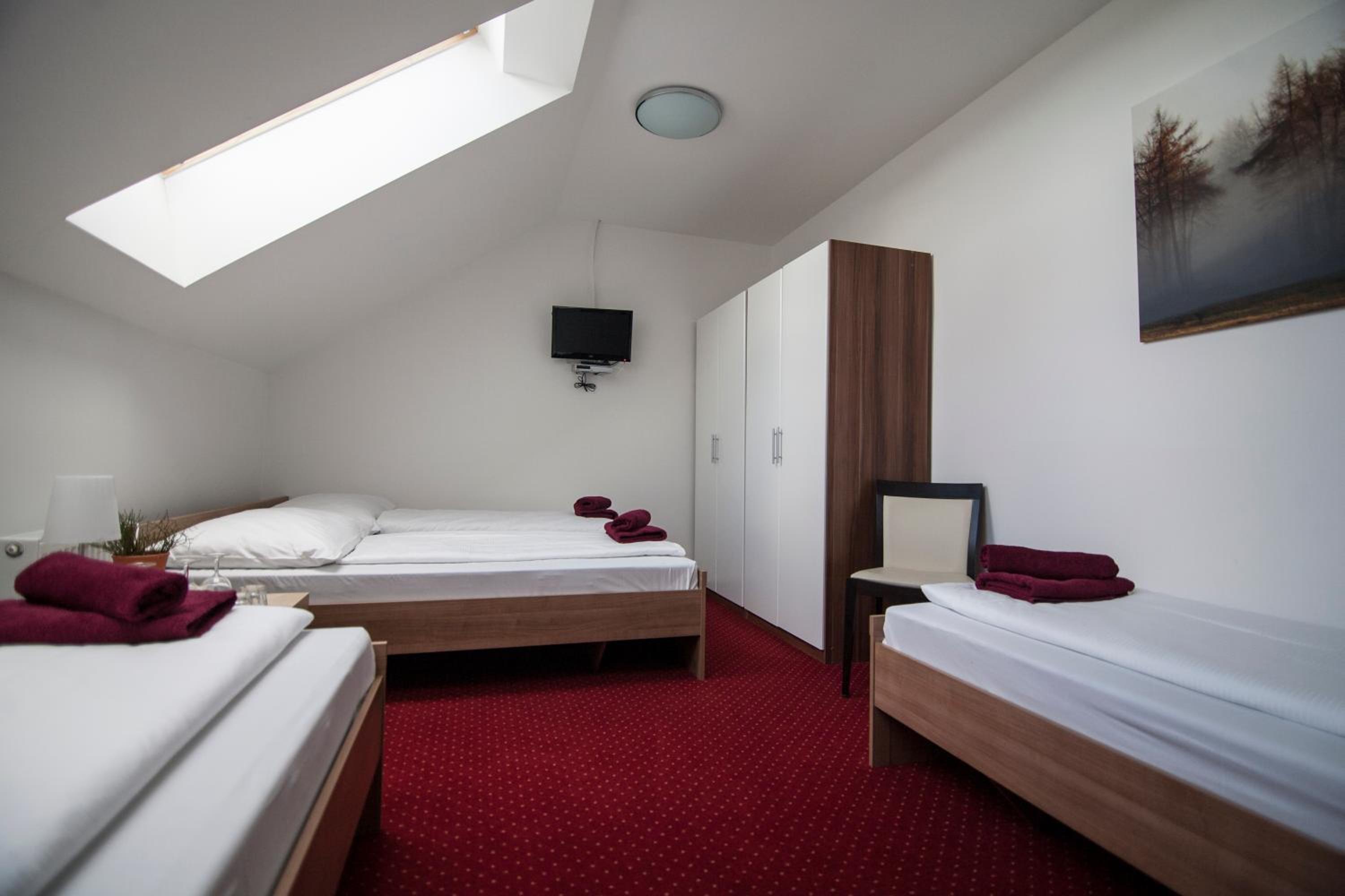 Quadruple Room - Photo 4