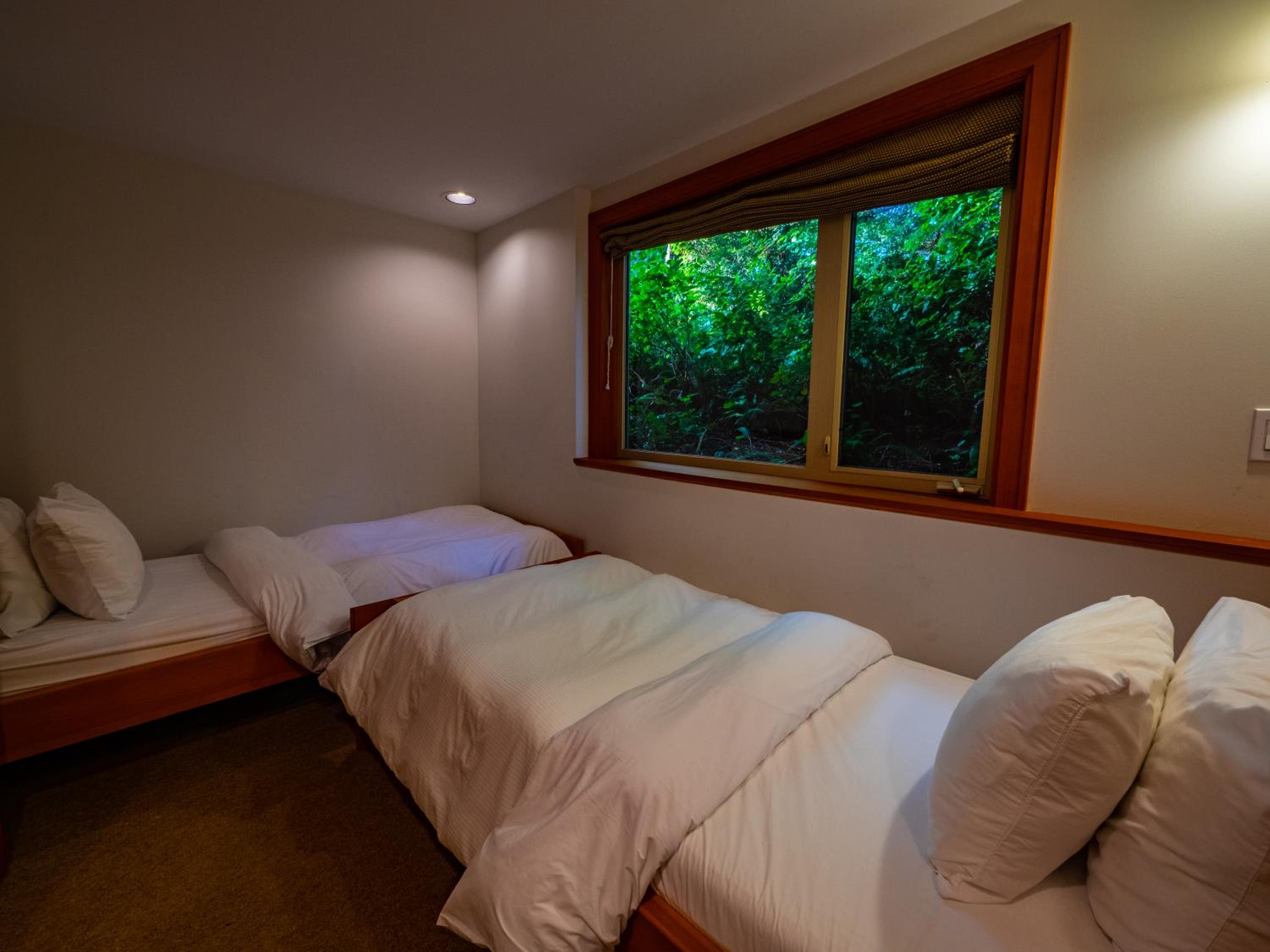 Two-Bedroom Cottage-Upper Canopy photo 3
