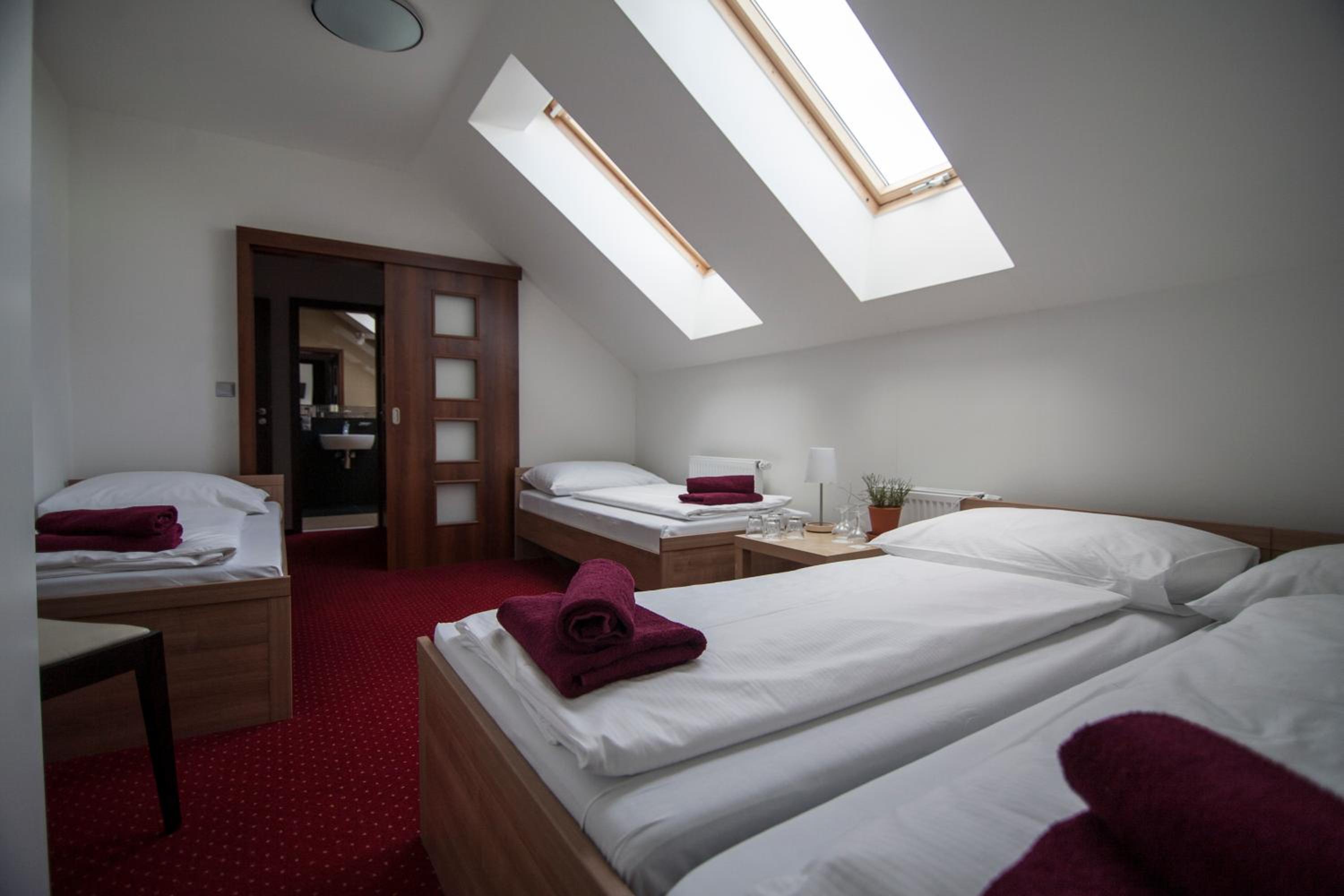 Quadruple Room - Photo 5