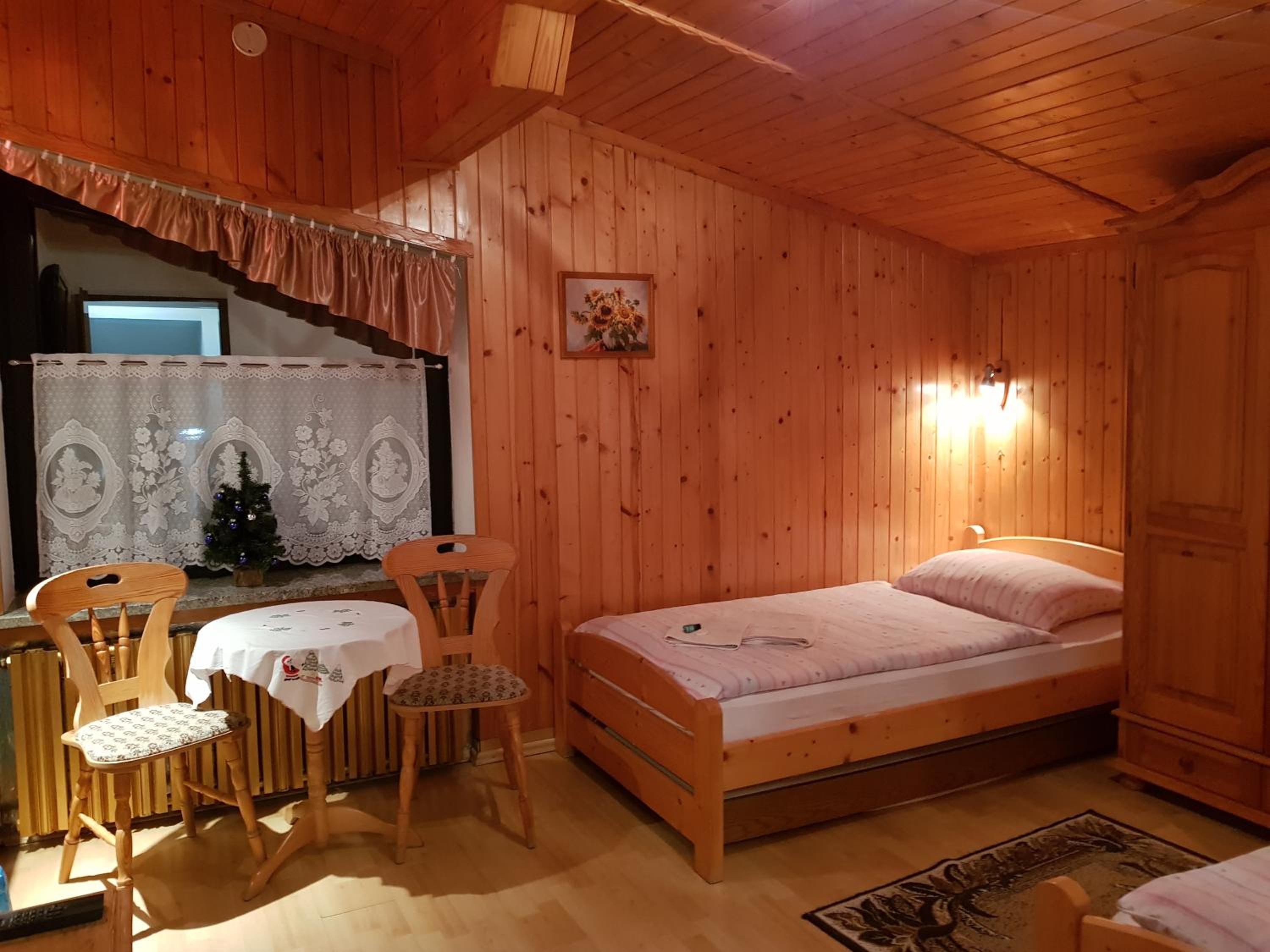 Twin Room with Private External Bathroom photo 2