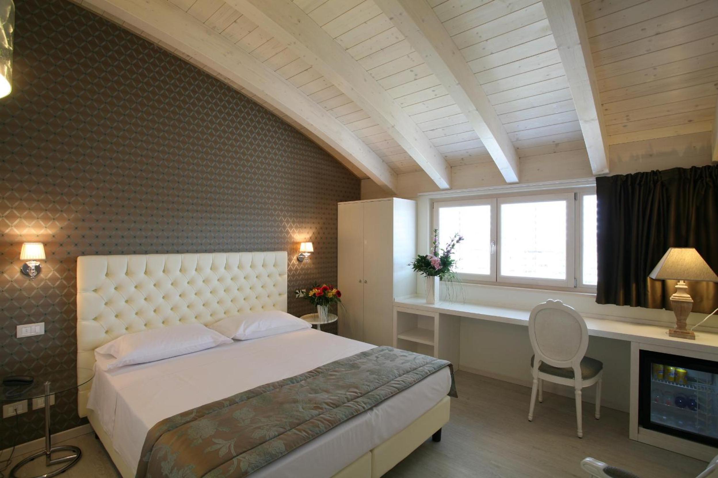 Standard Double Room photo 2