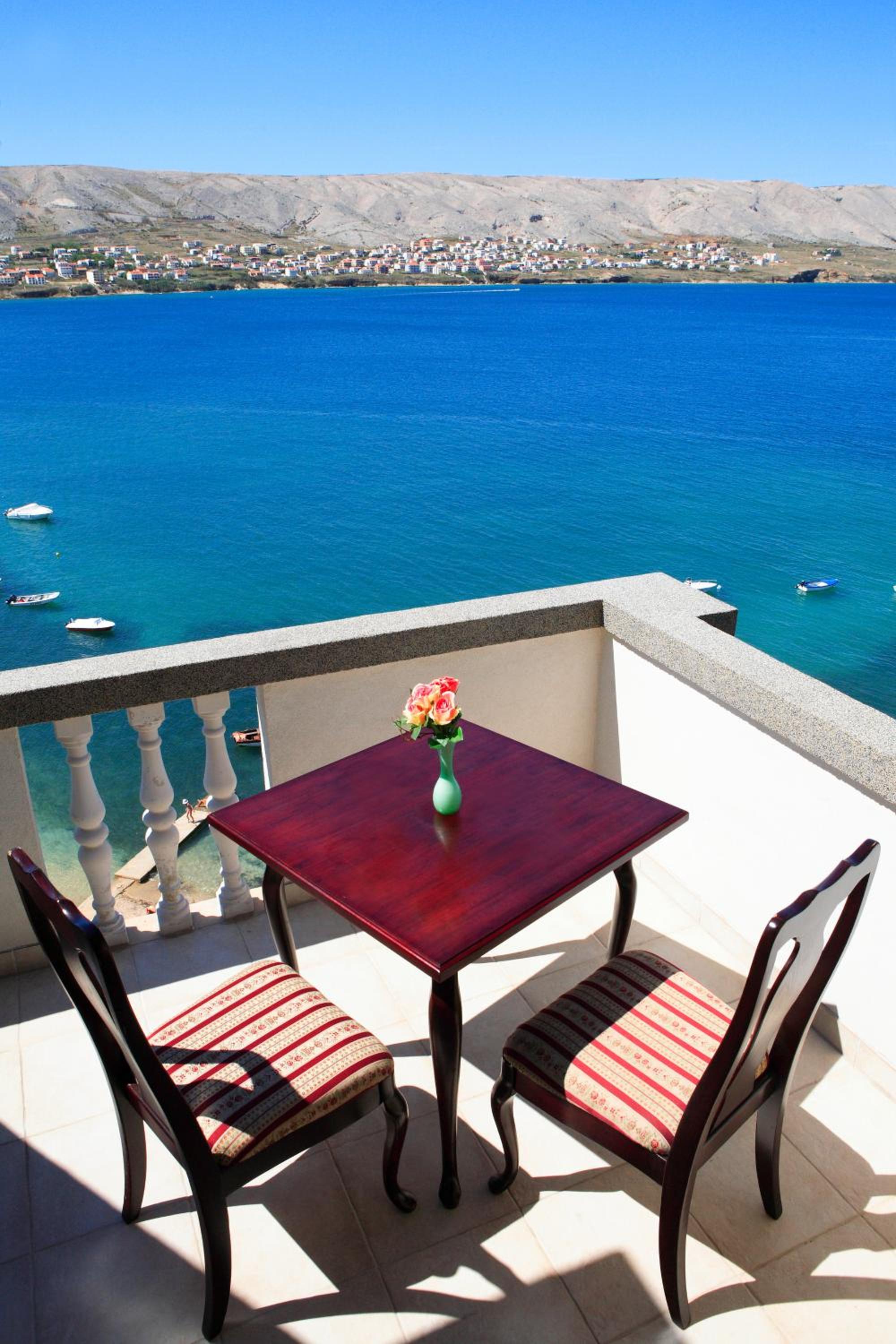 Double or Twin Room with Balcony - Sea View - Photo 4