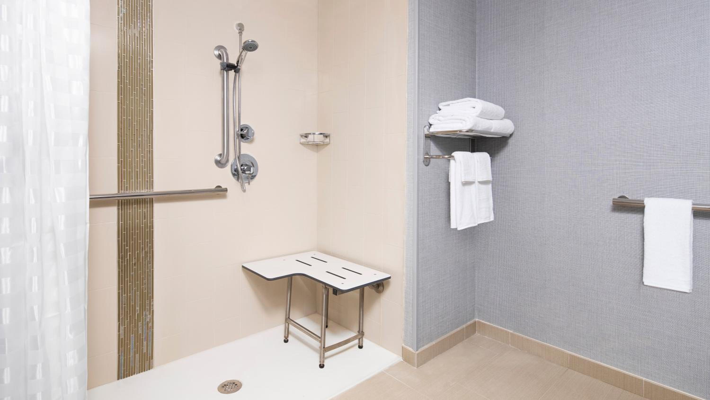King Room with Sofa Bed and Roll-In Shower - Disability Access photo 2