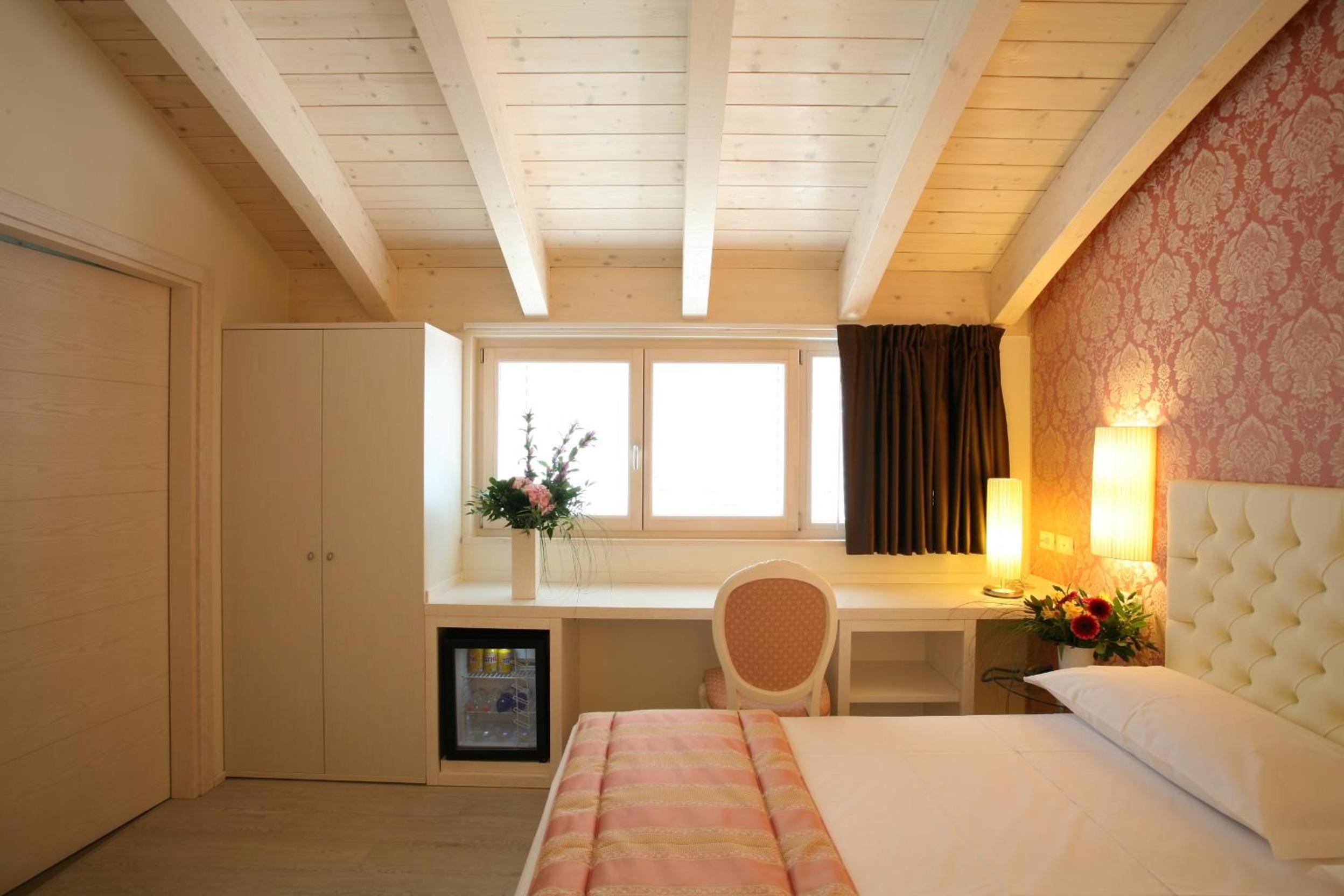 Standard Double Room photo 3
