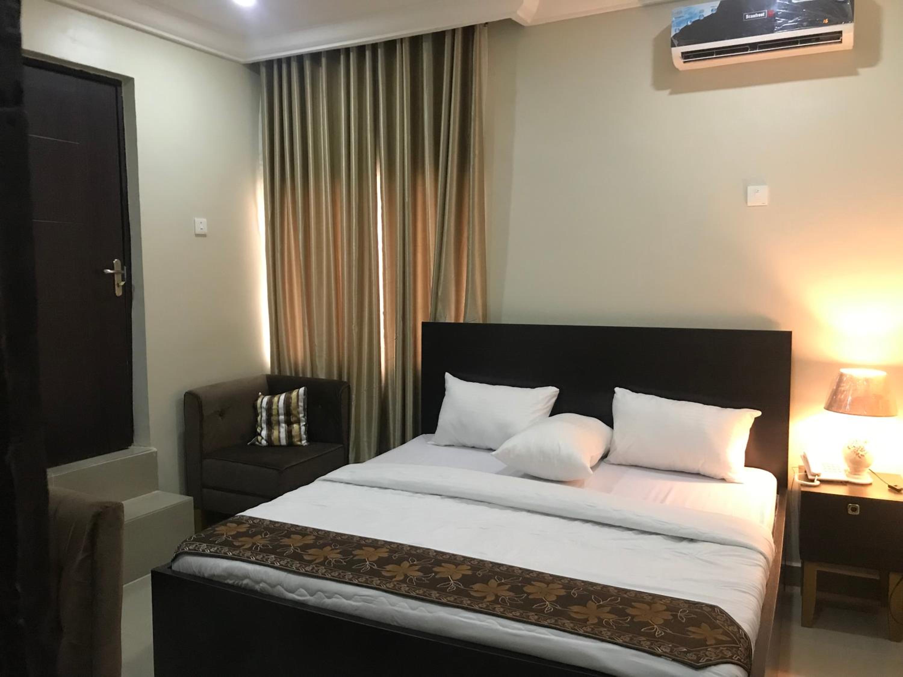 Large Double or Twin Room photo 1