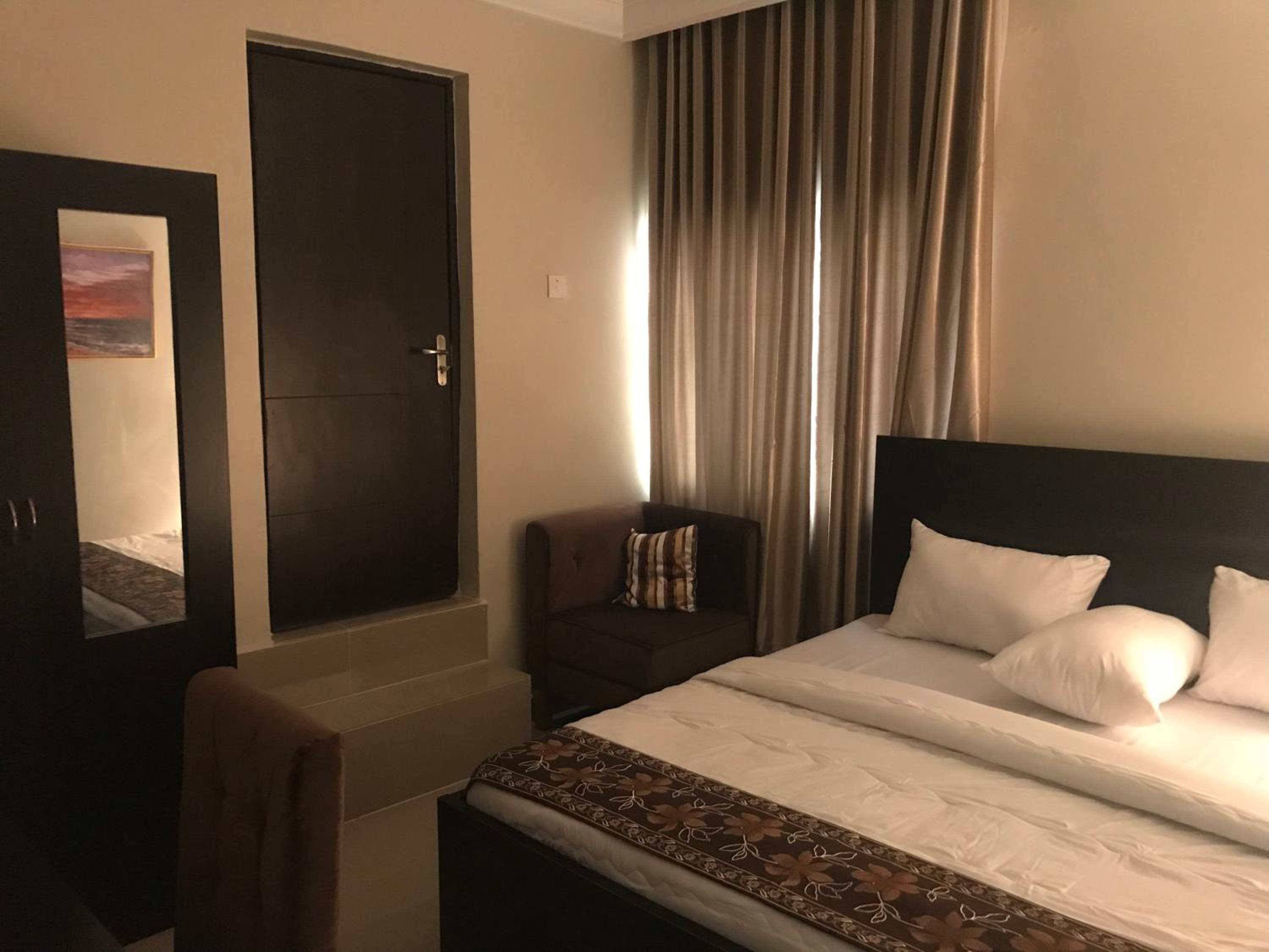 Large Double or Twin Room photo 2