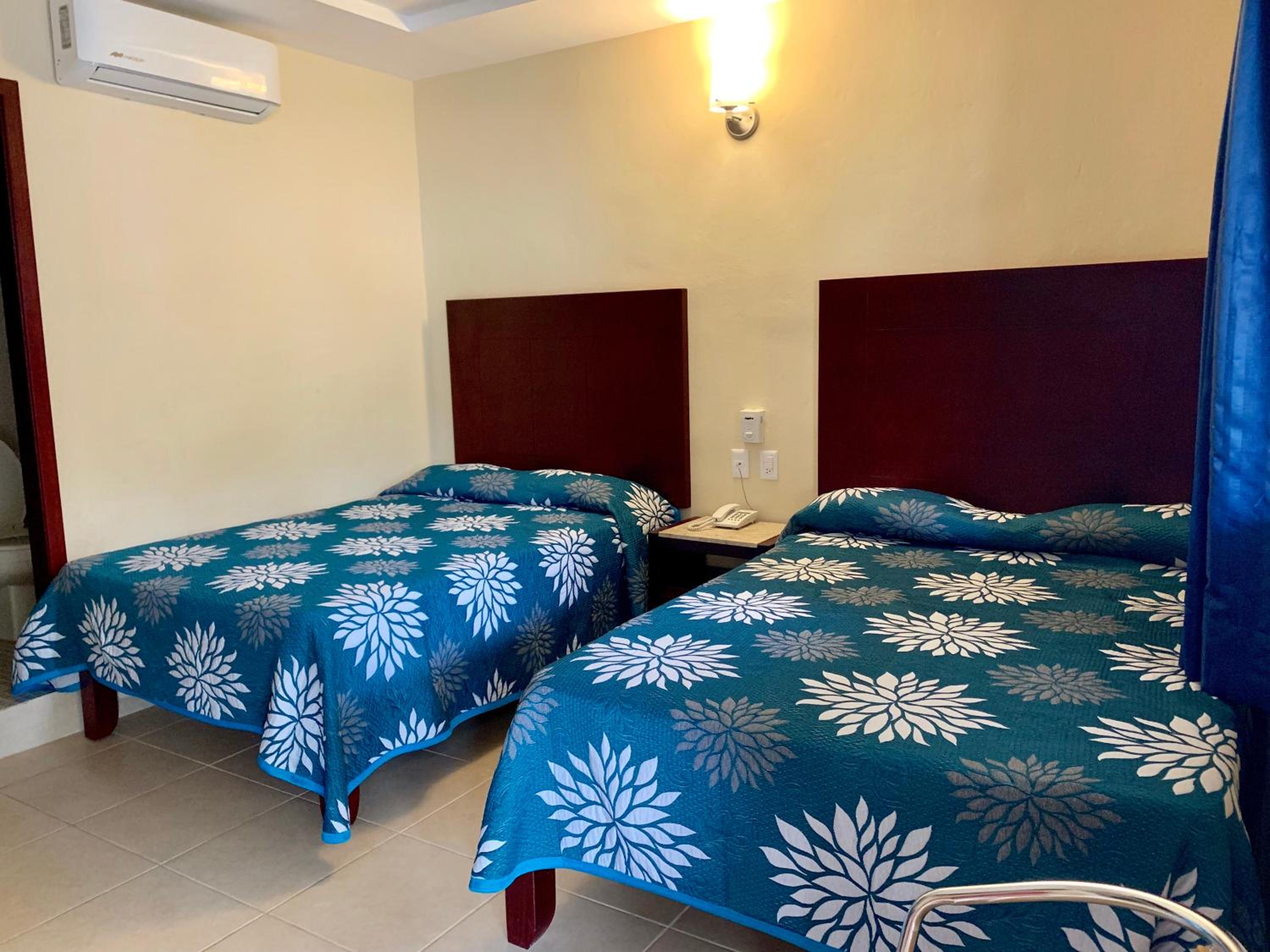 Superior Double Room with Two Double Beds - Photo 2