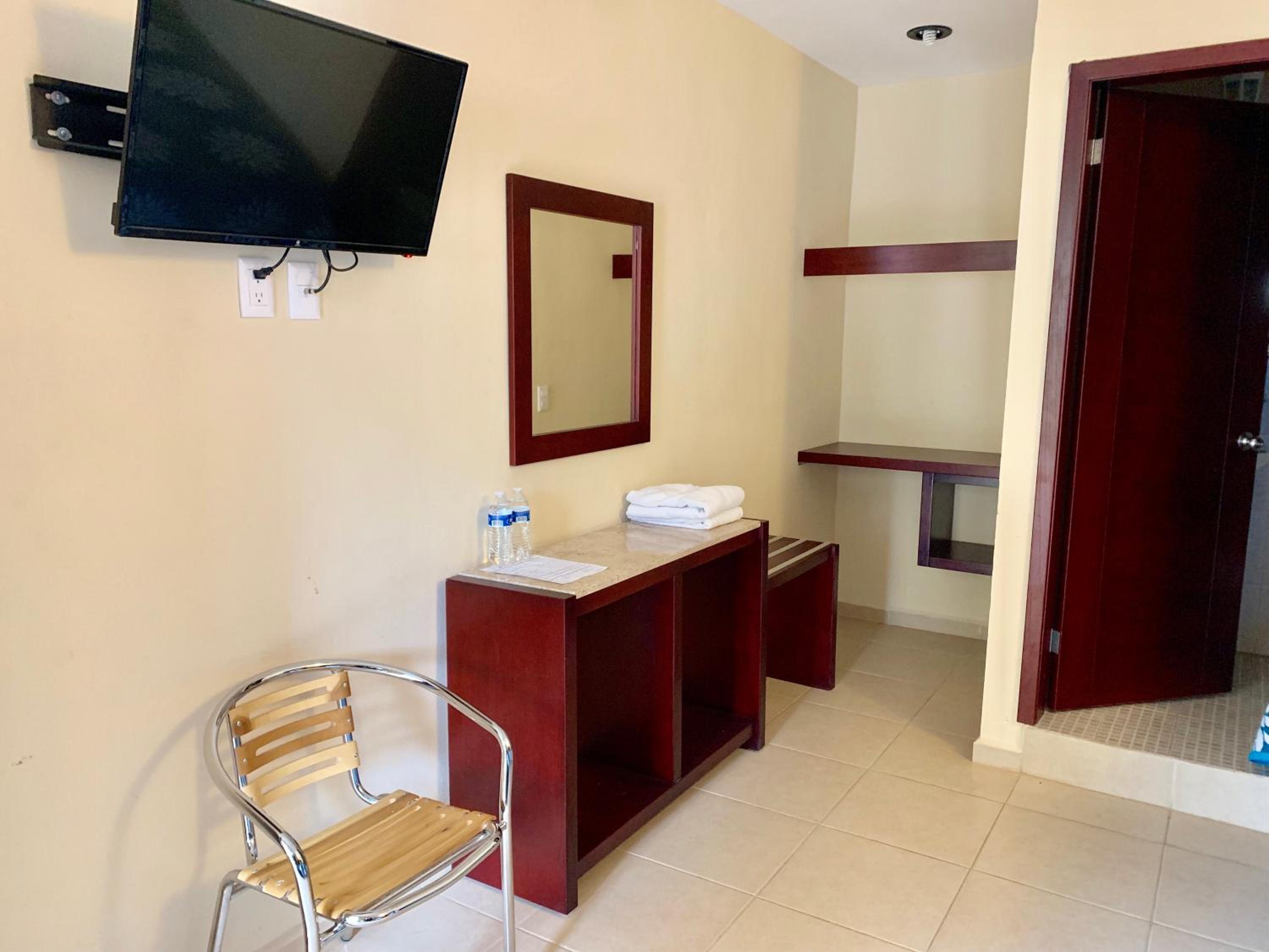 Superior Double Room with Two Double Beds - Photo 4