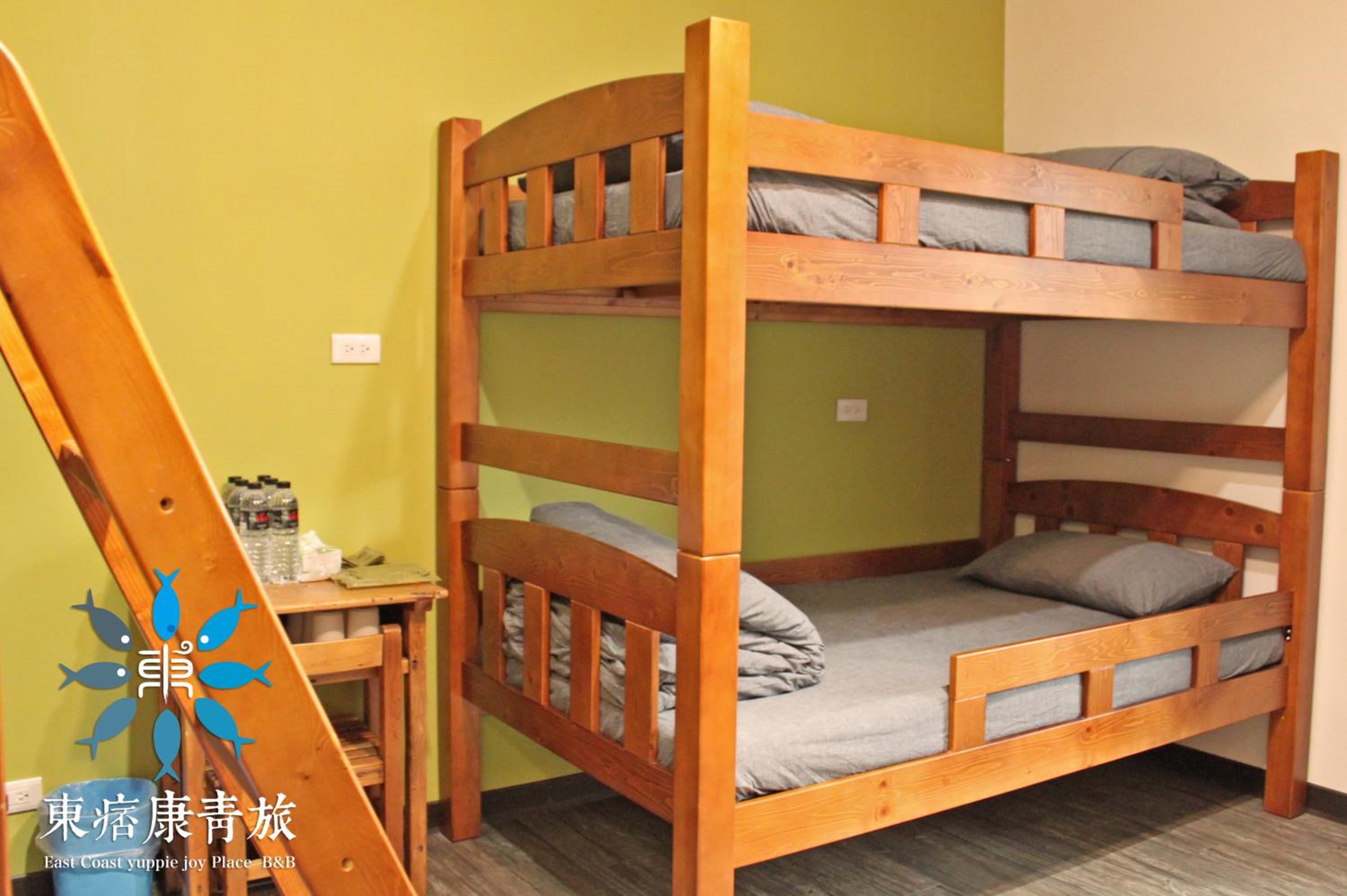 Bed in 6-Bed Dormitory Room photo 3