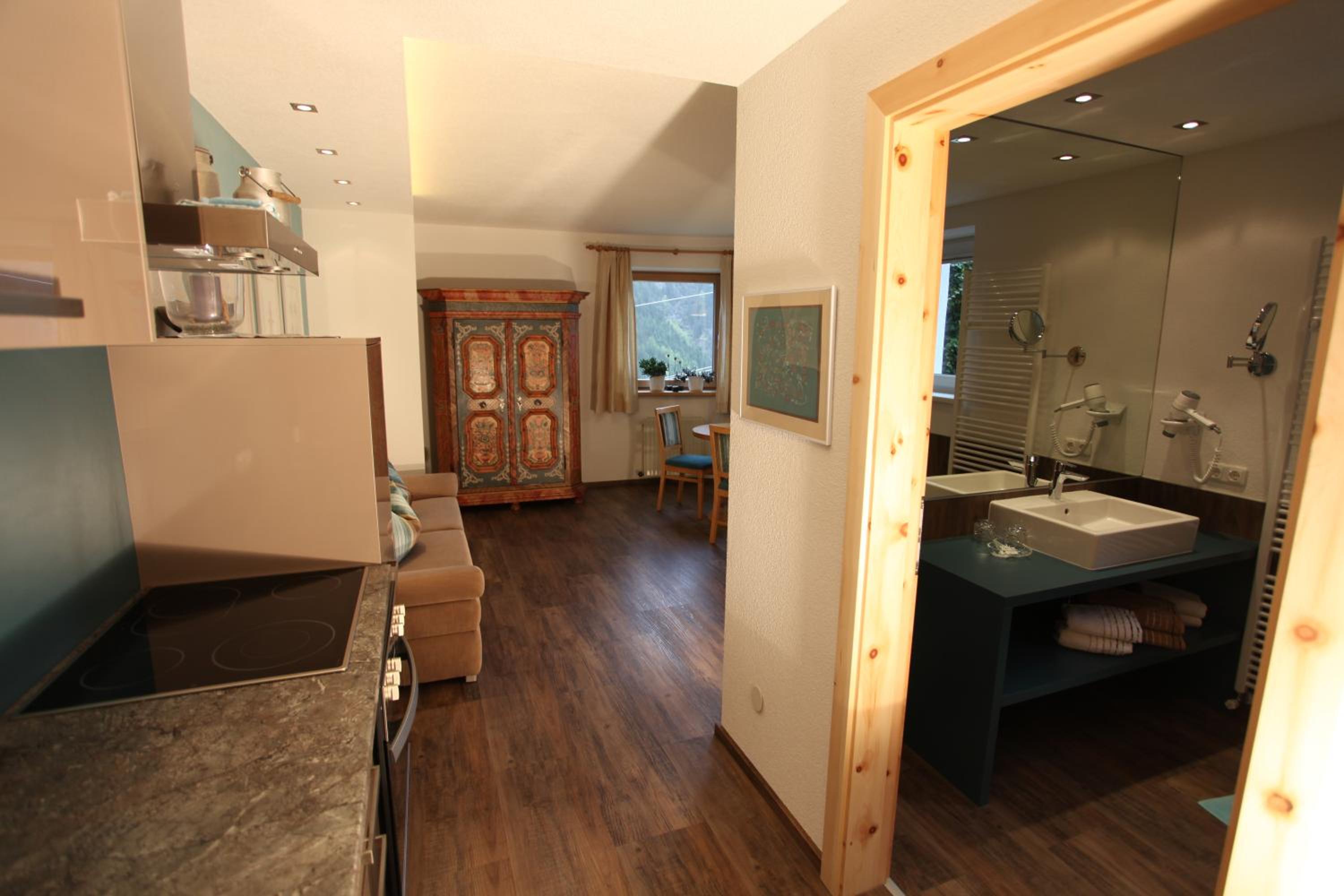 One-Bedroom Apartment with Balcony photo 1