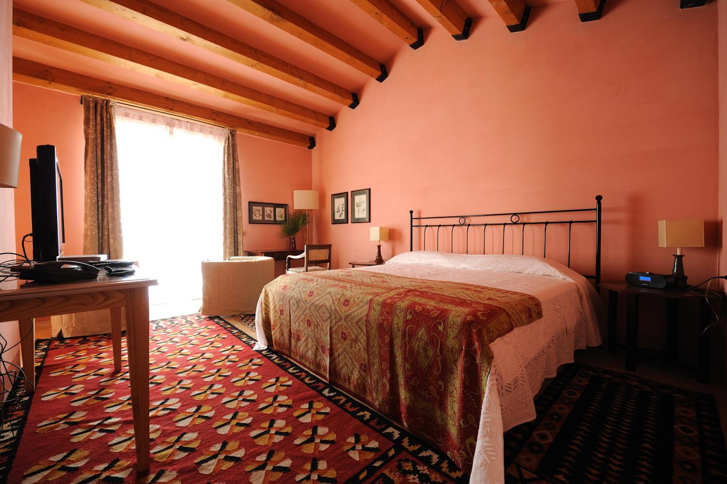 Double Room with Pool View - Photo 1