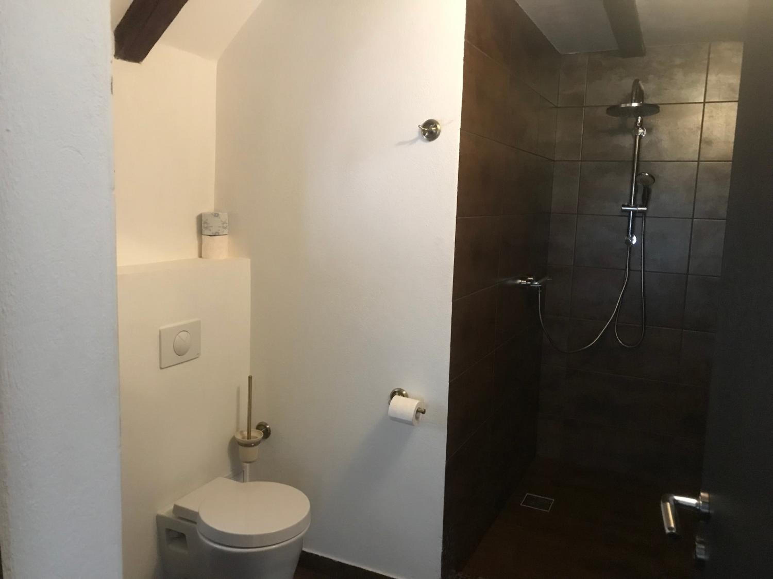 Double Room with Private Bathroom - Photo 8