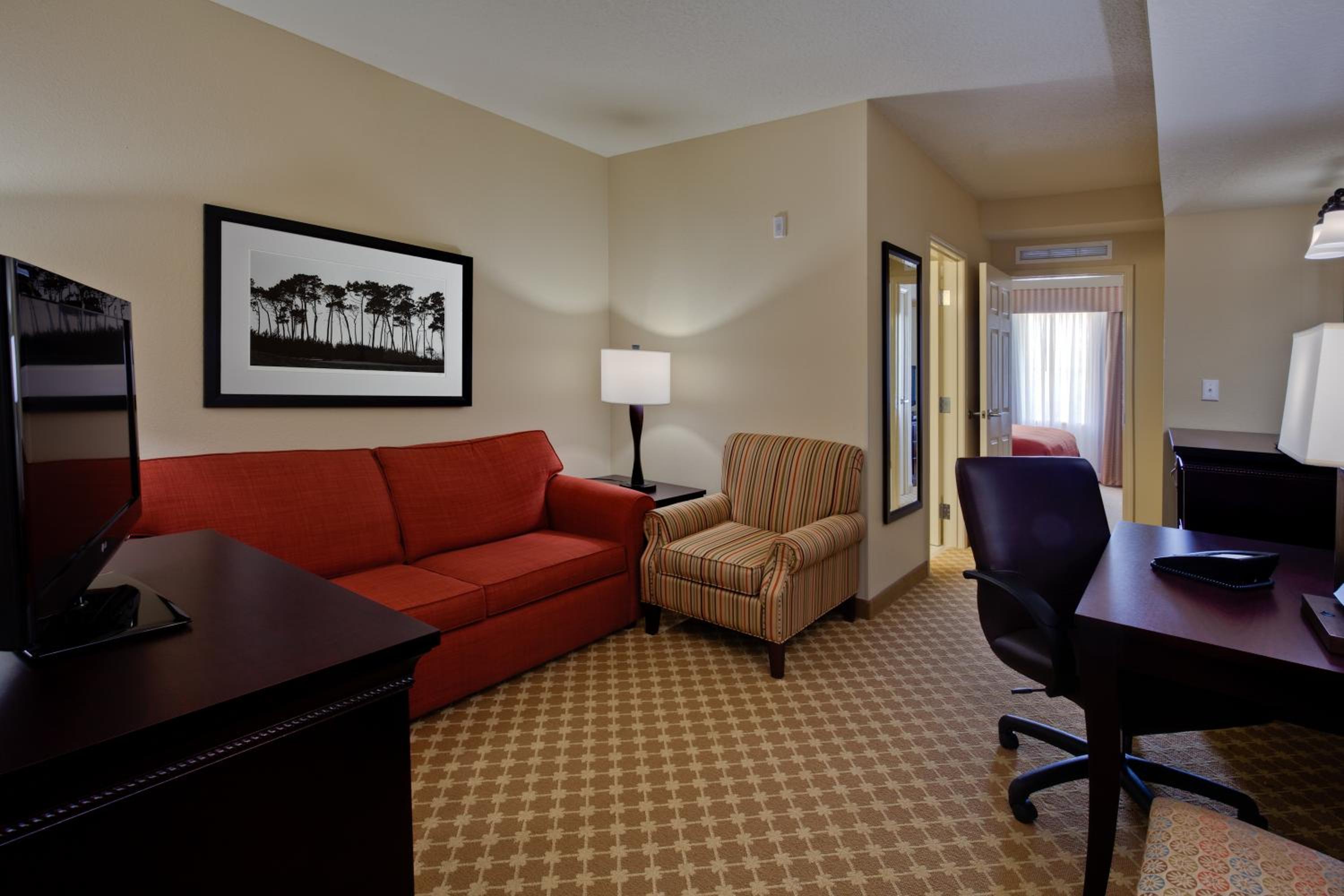One-Bedroom King Suite with Sofa Bed - Non-Smoking - Photo 5