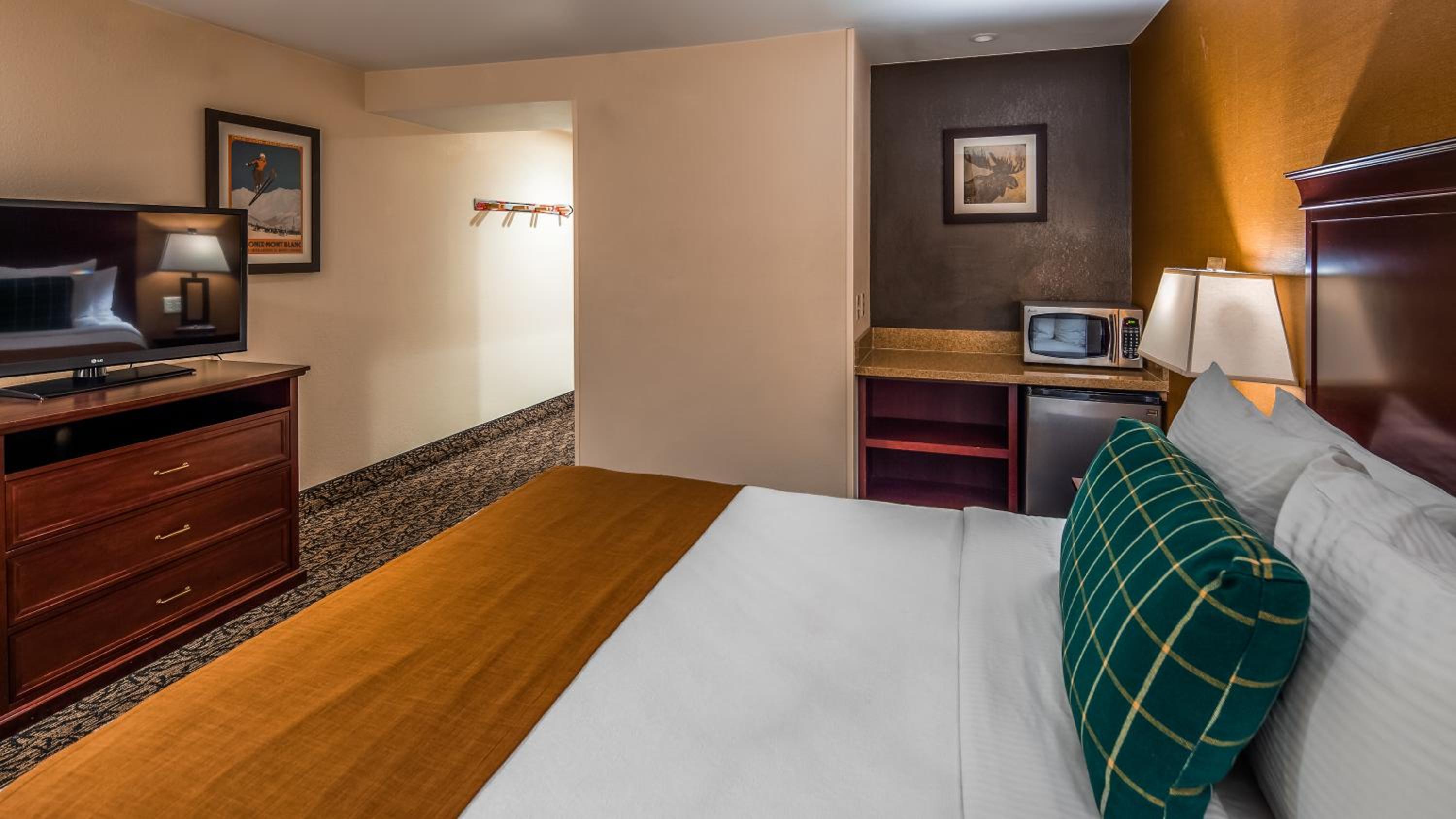 King Room - Non-Smoking - Photo 8
