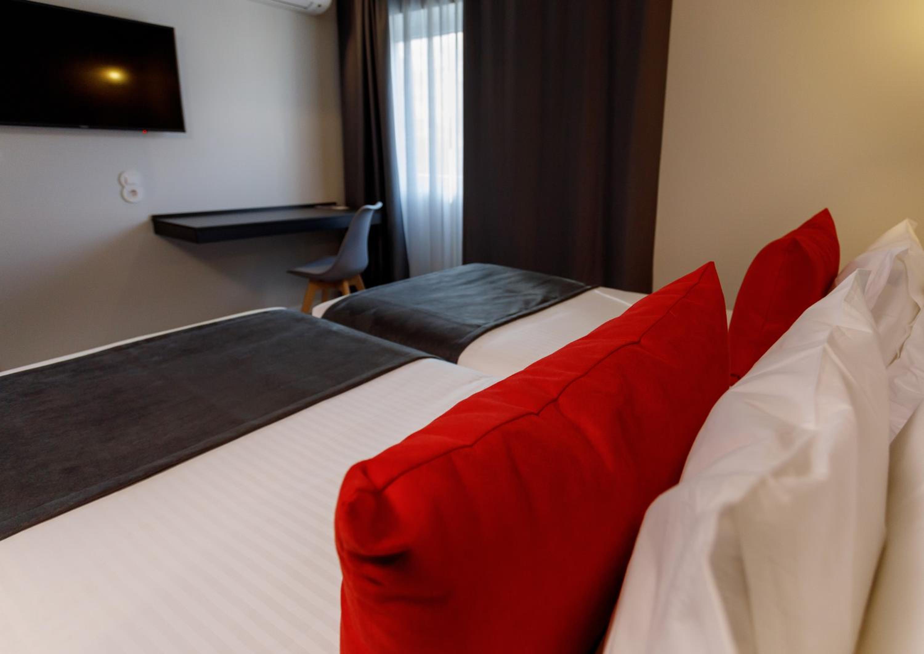 Twin Room - Photo 2
