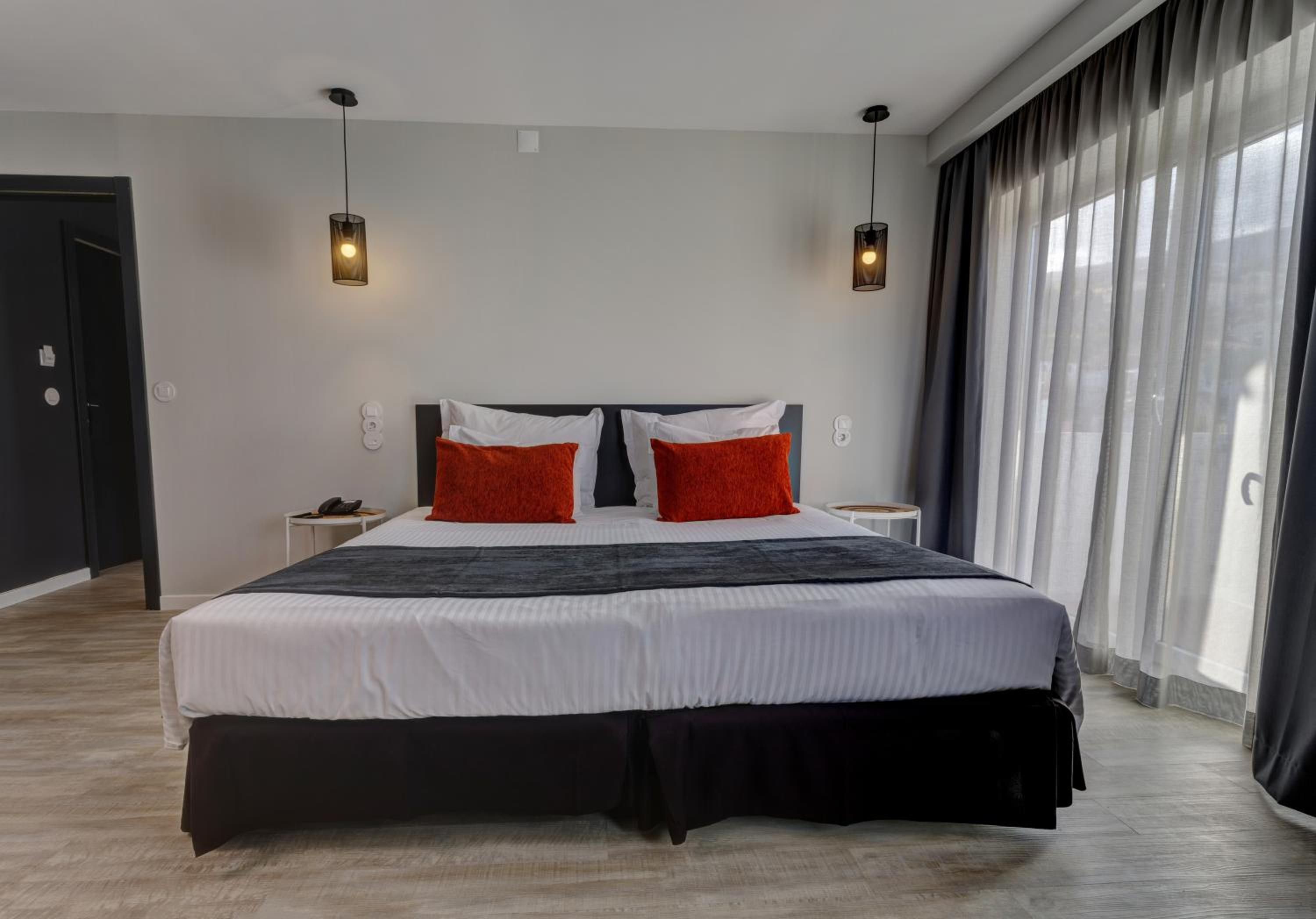 Double Room - Photo 10