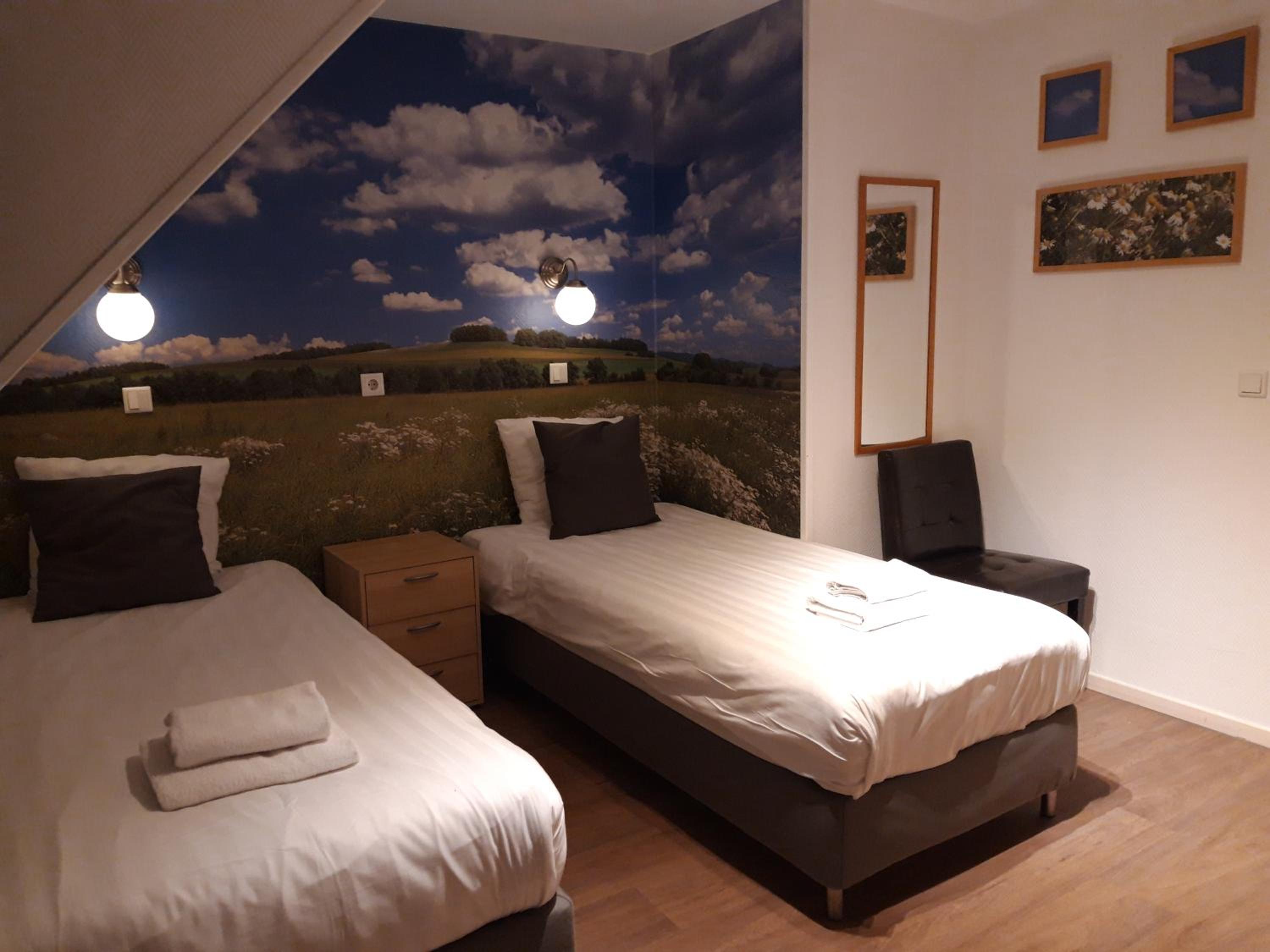 Economy Twin Room - Photo 2