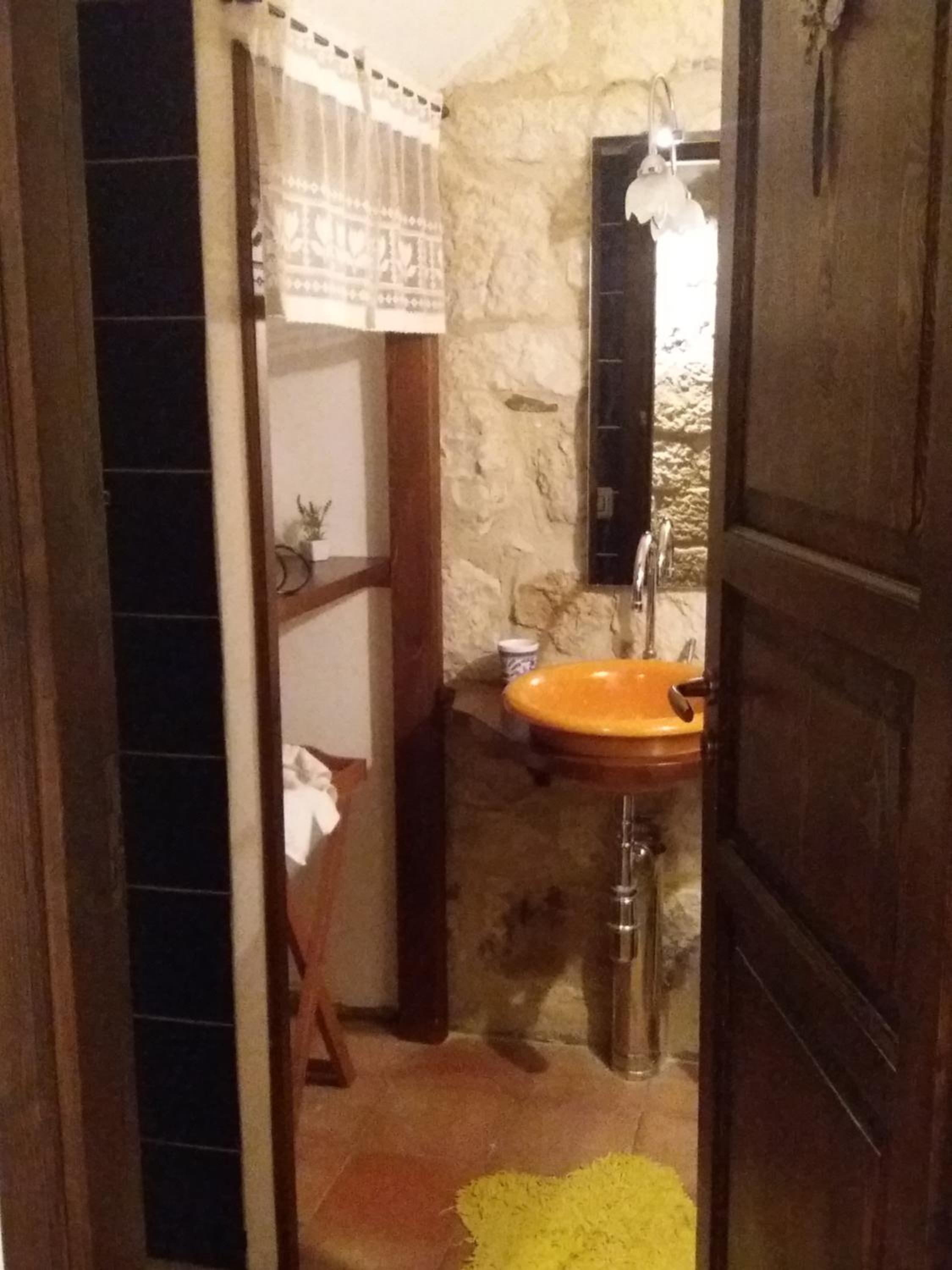 Quadruple Room with Private External Bathroom - Photo 17