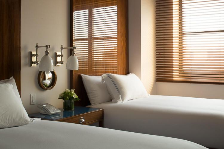 Deluxe Quadruple Room thumbnail 5