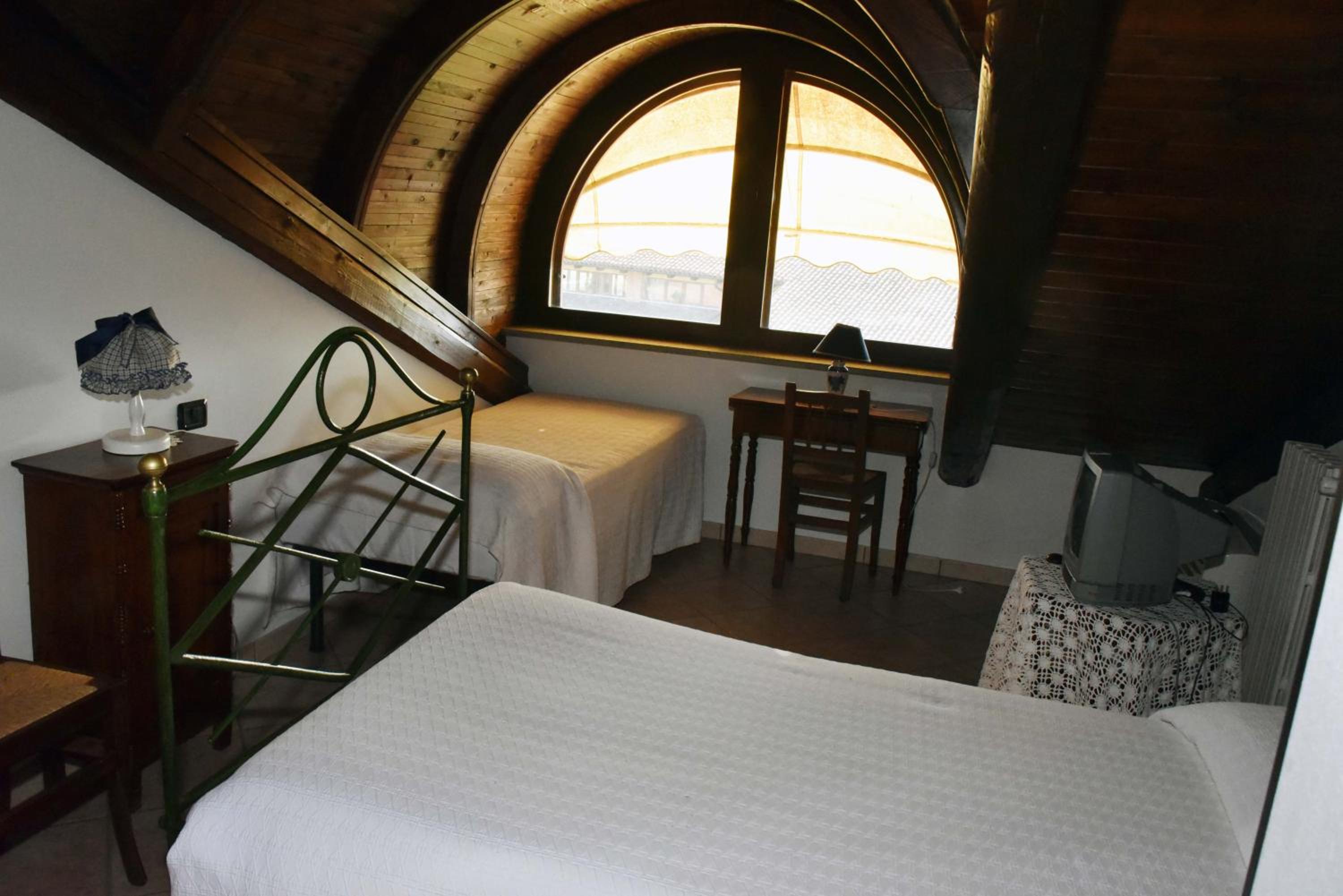 Twin Room - Photo 4