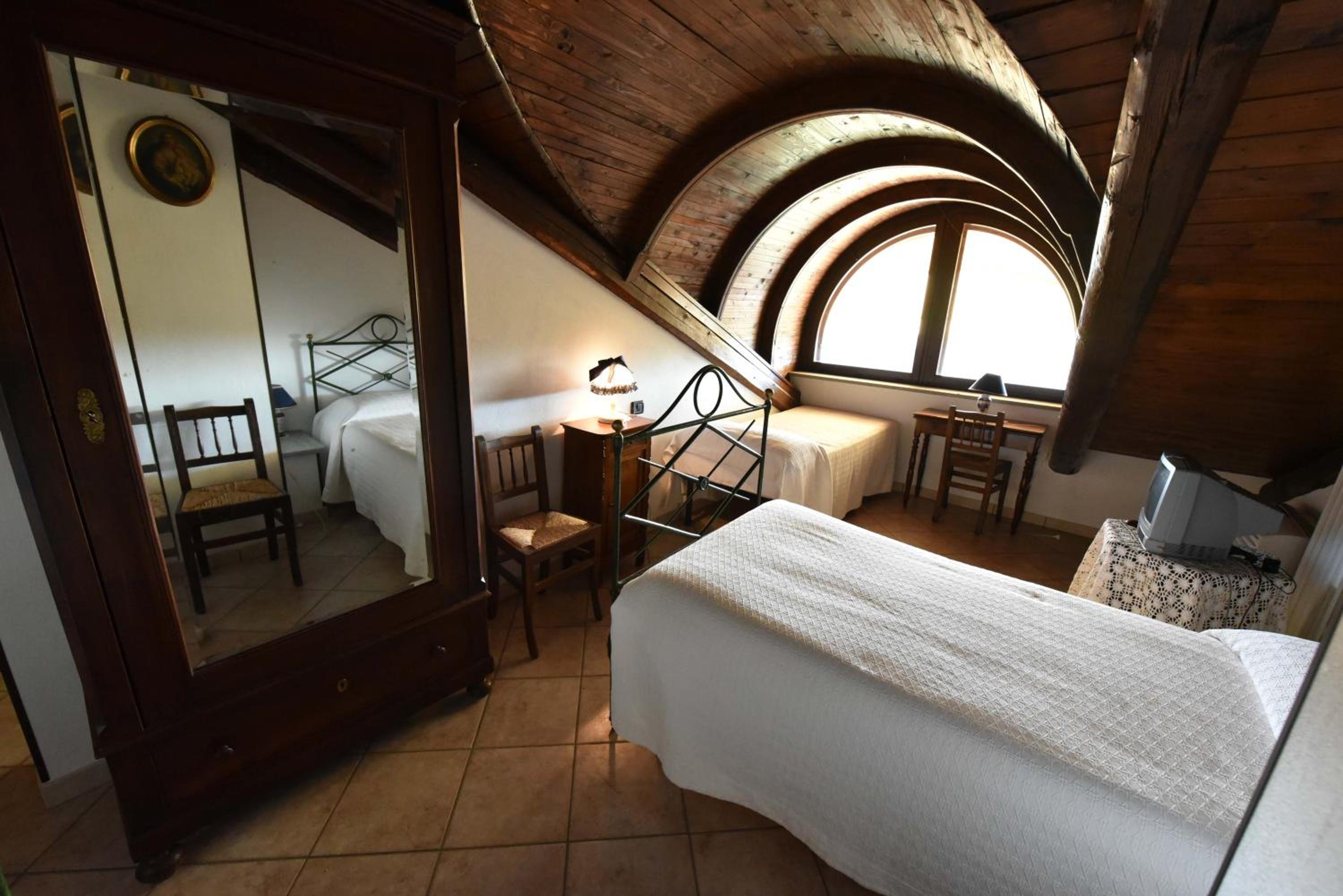 Twin Room - Photo 1