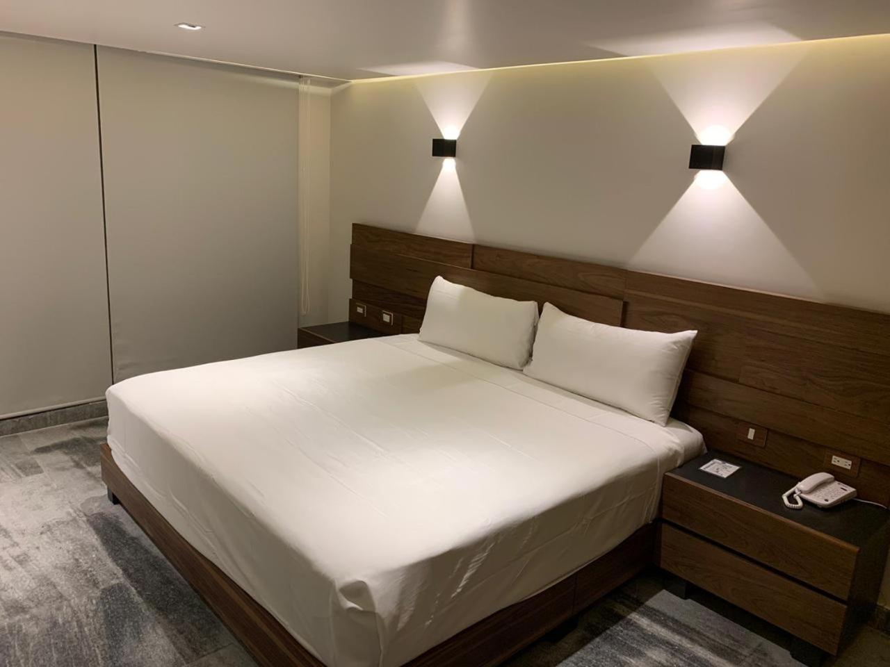 Standard King Room photo 1
